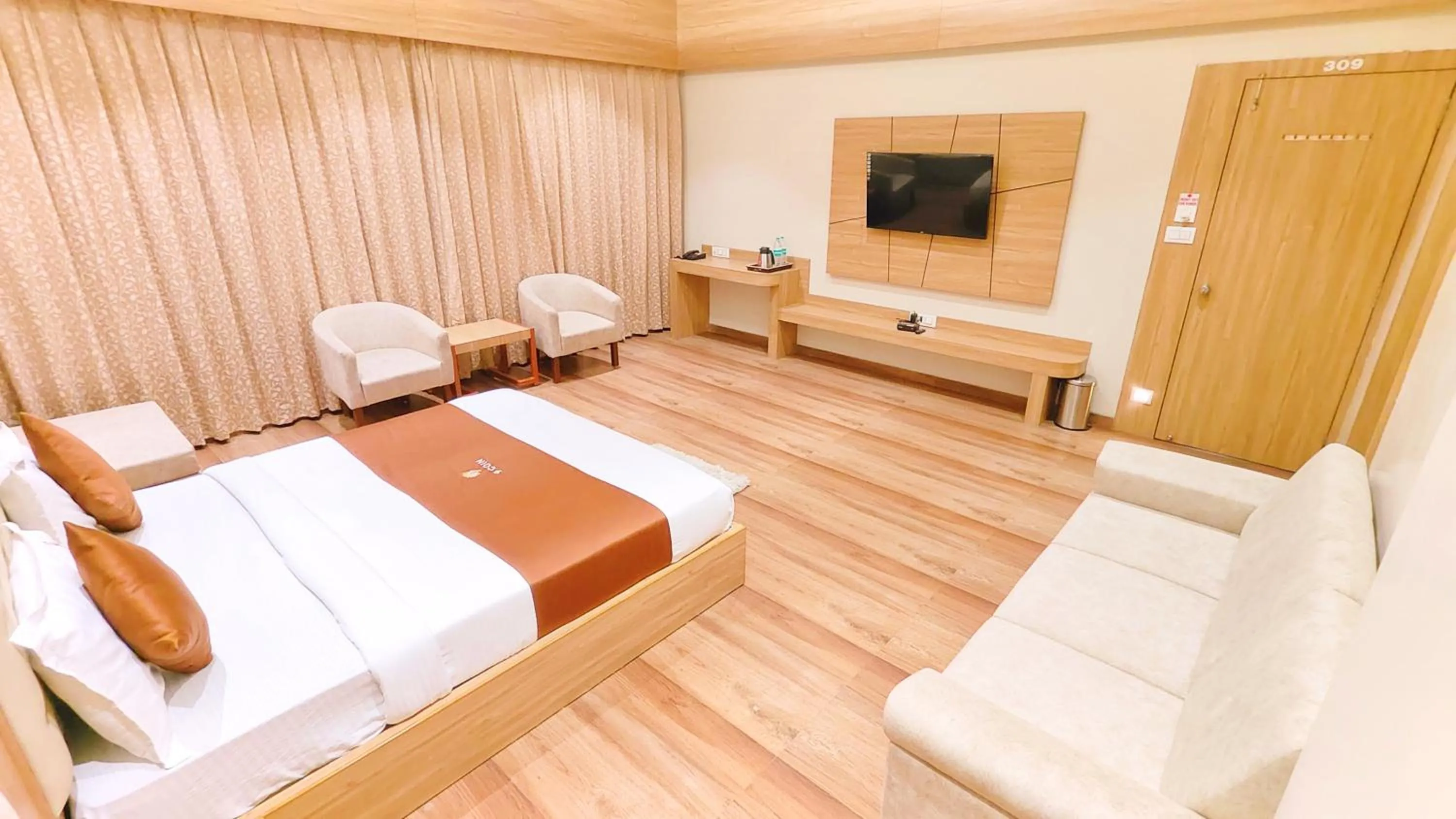 Bedroom, Bed in Hotel 9 Coin