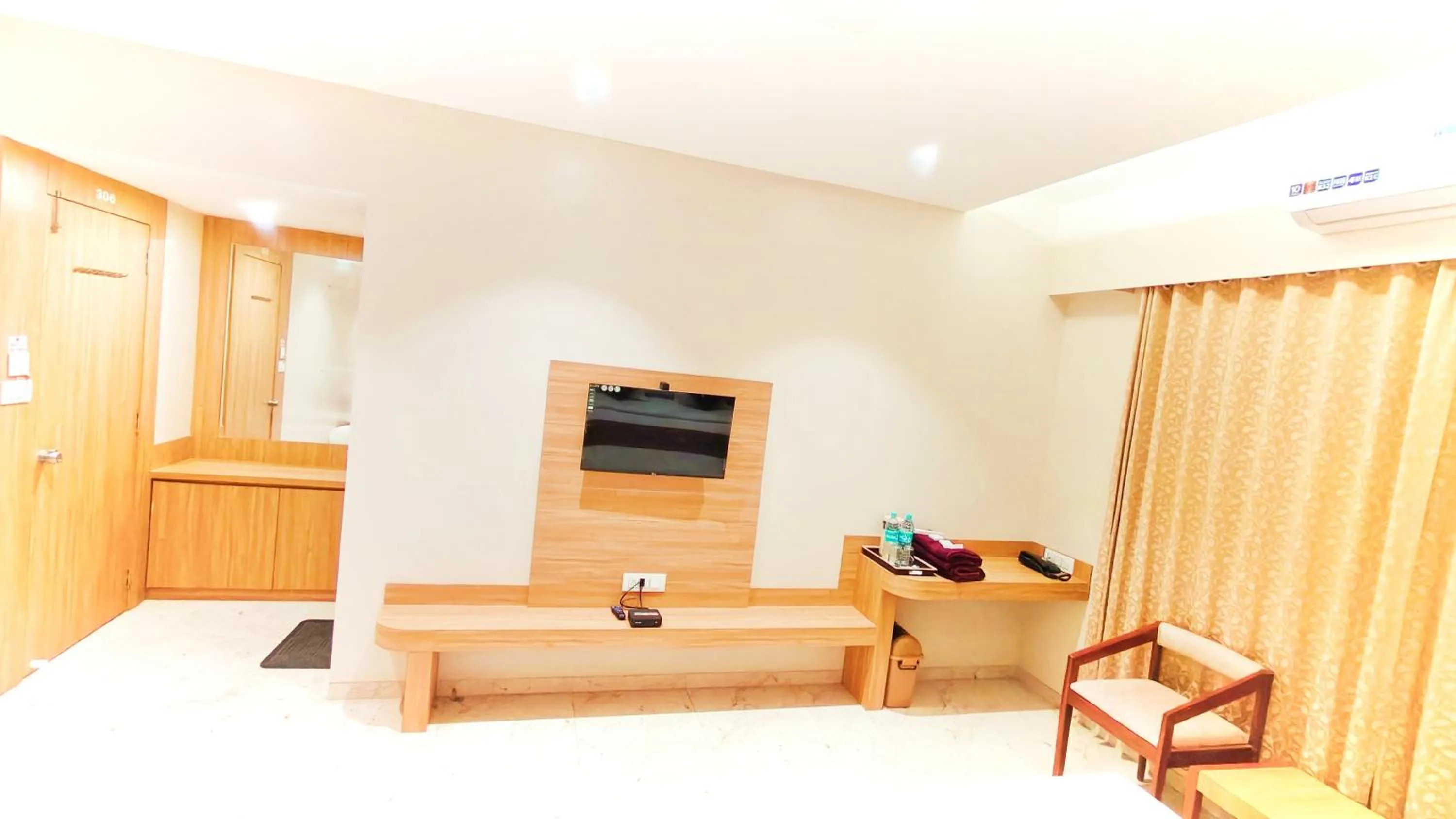 Bedroom in Hotel 9 Coin