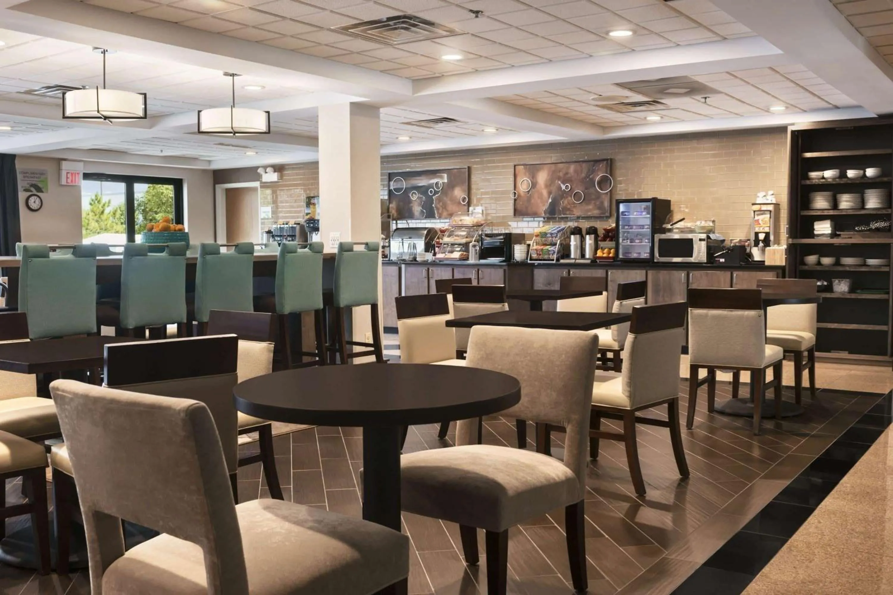 Restaurant/places to eat in Wingate by Wyndham Chicago Schaumburg