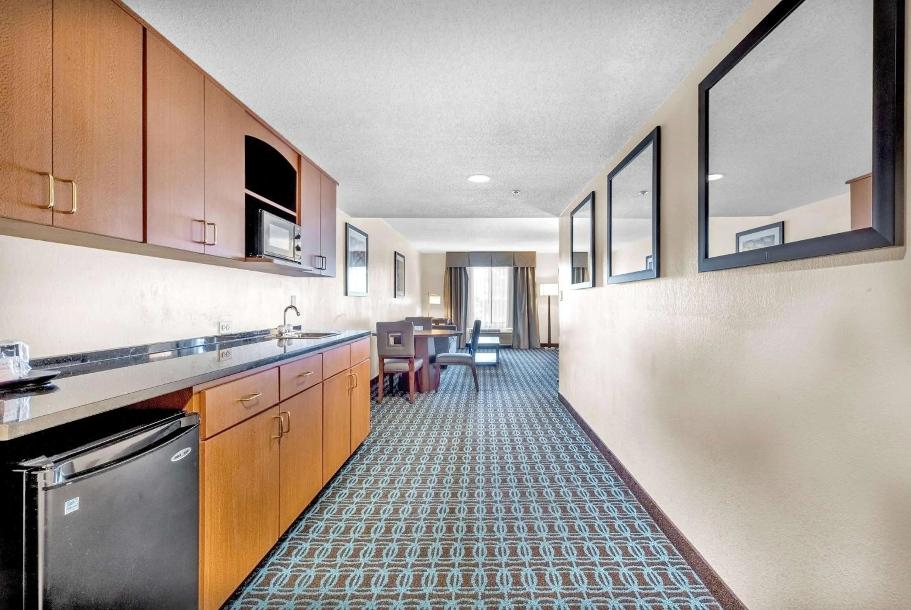 Bed in Wingate by Wyndham Chicago Schaumburg