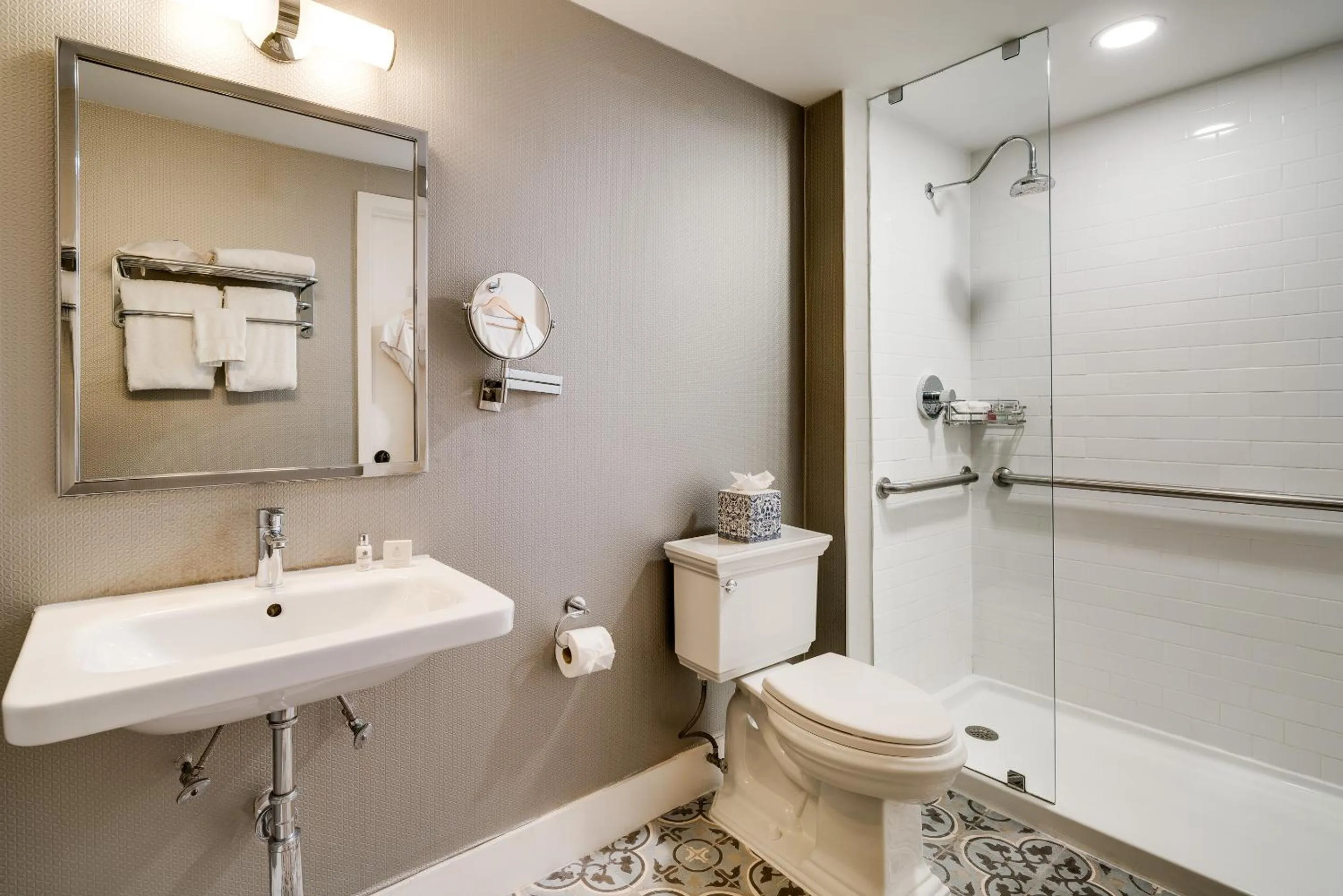 Shower in The Savoy Hotel & Beach Club