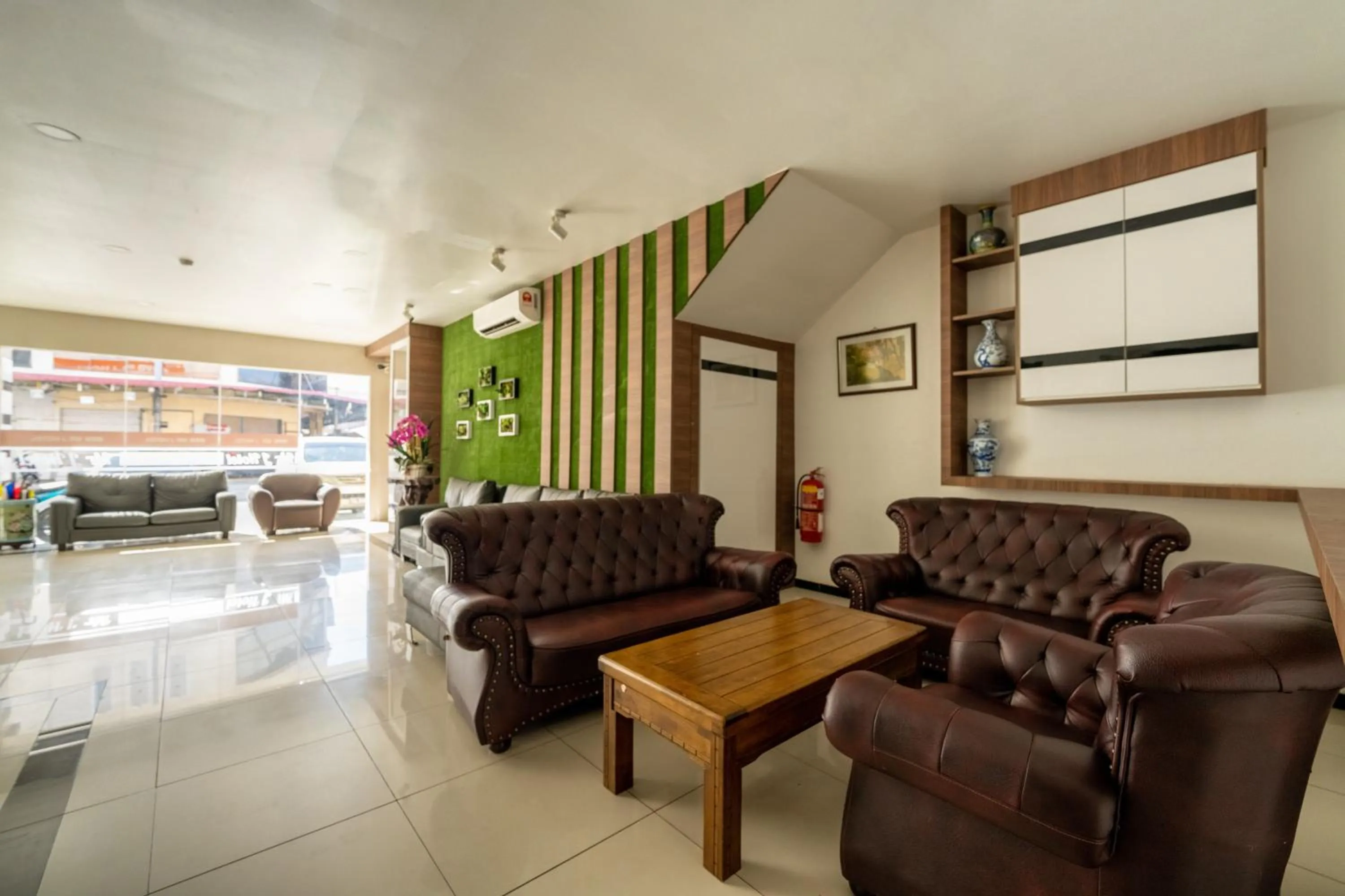 Property building in Mary J Hotel Family 10 pax room