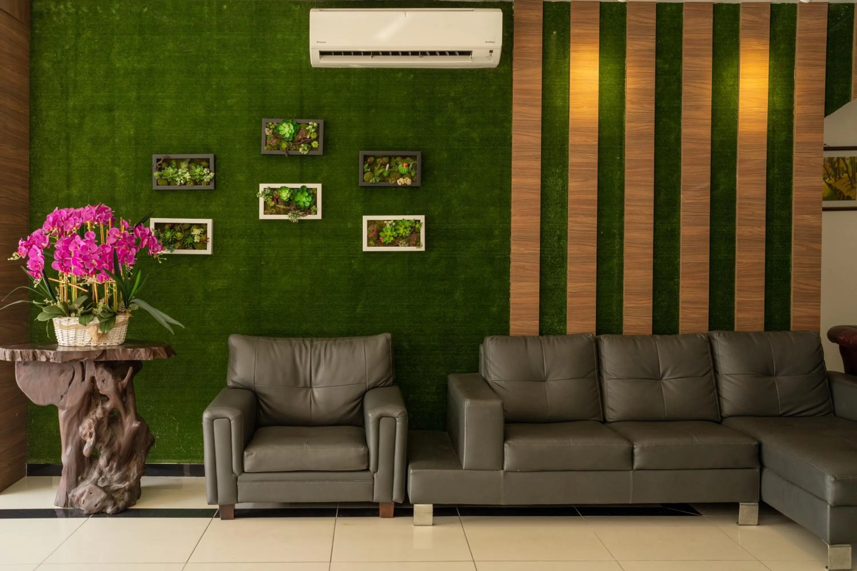 Property building in Mary J Hotel Family 10 pax room