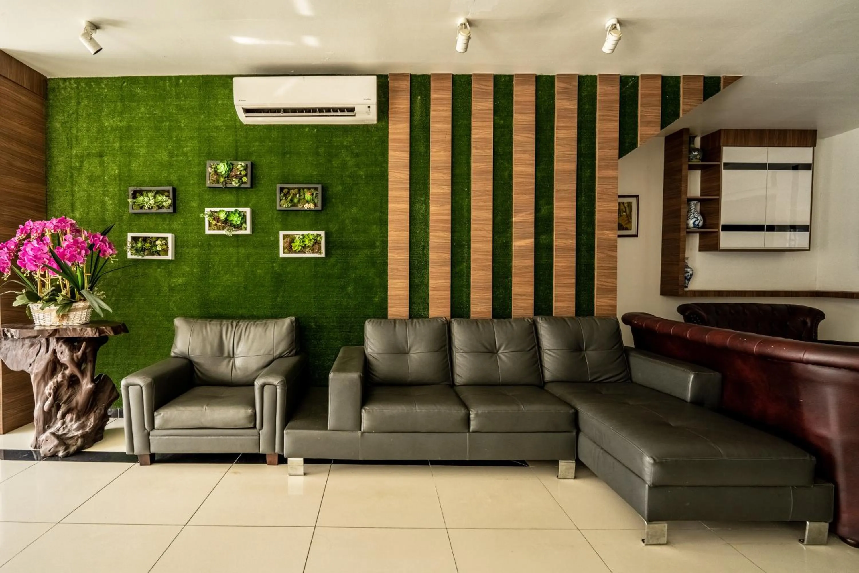 Lobby or reception in Mary J Hotel Family 10 pax room