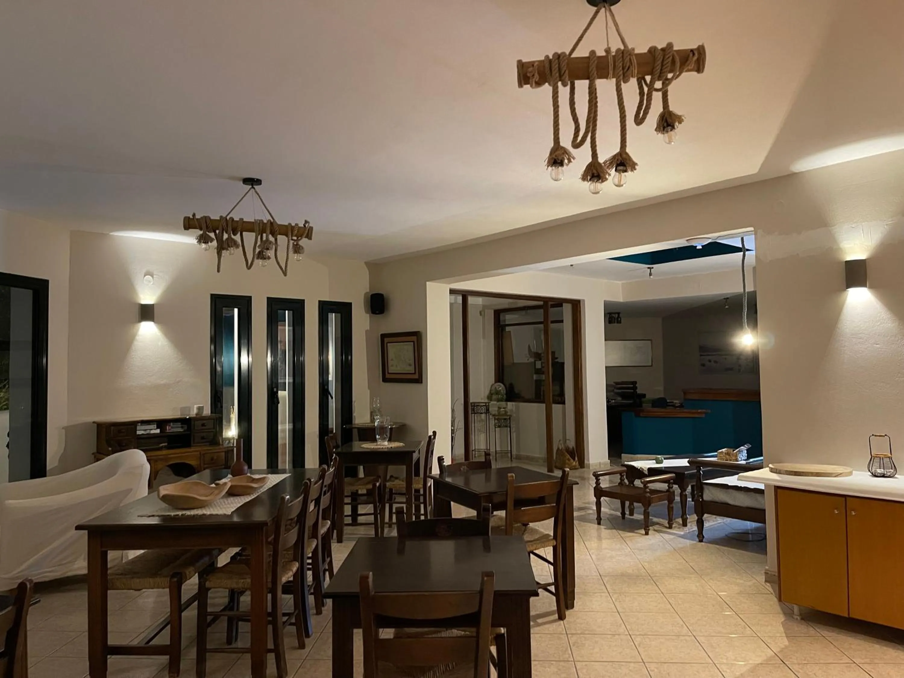 Restaurant/places to eat in Nisea Hotel Samos