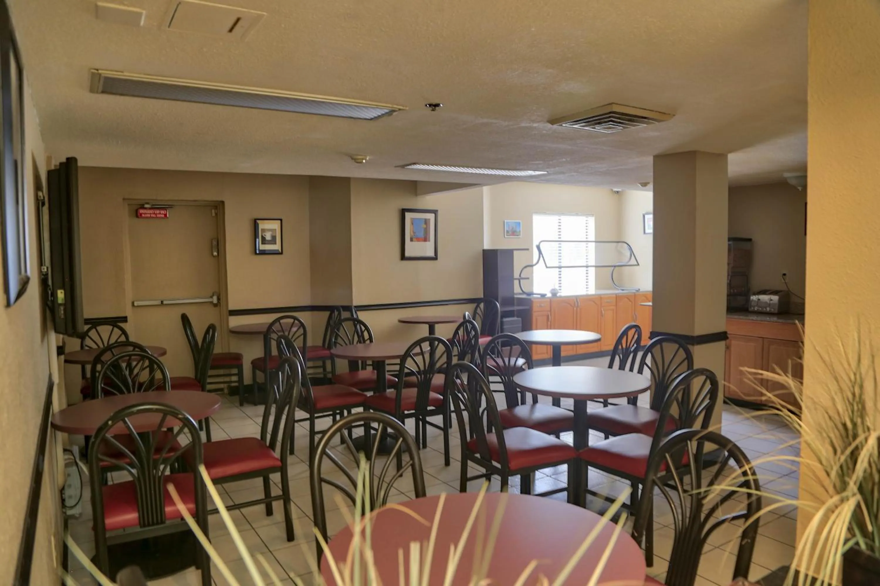 Restaurant/places to eat in Destiny Palms Hotel Maingate West