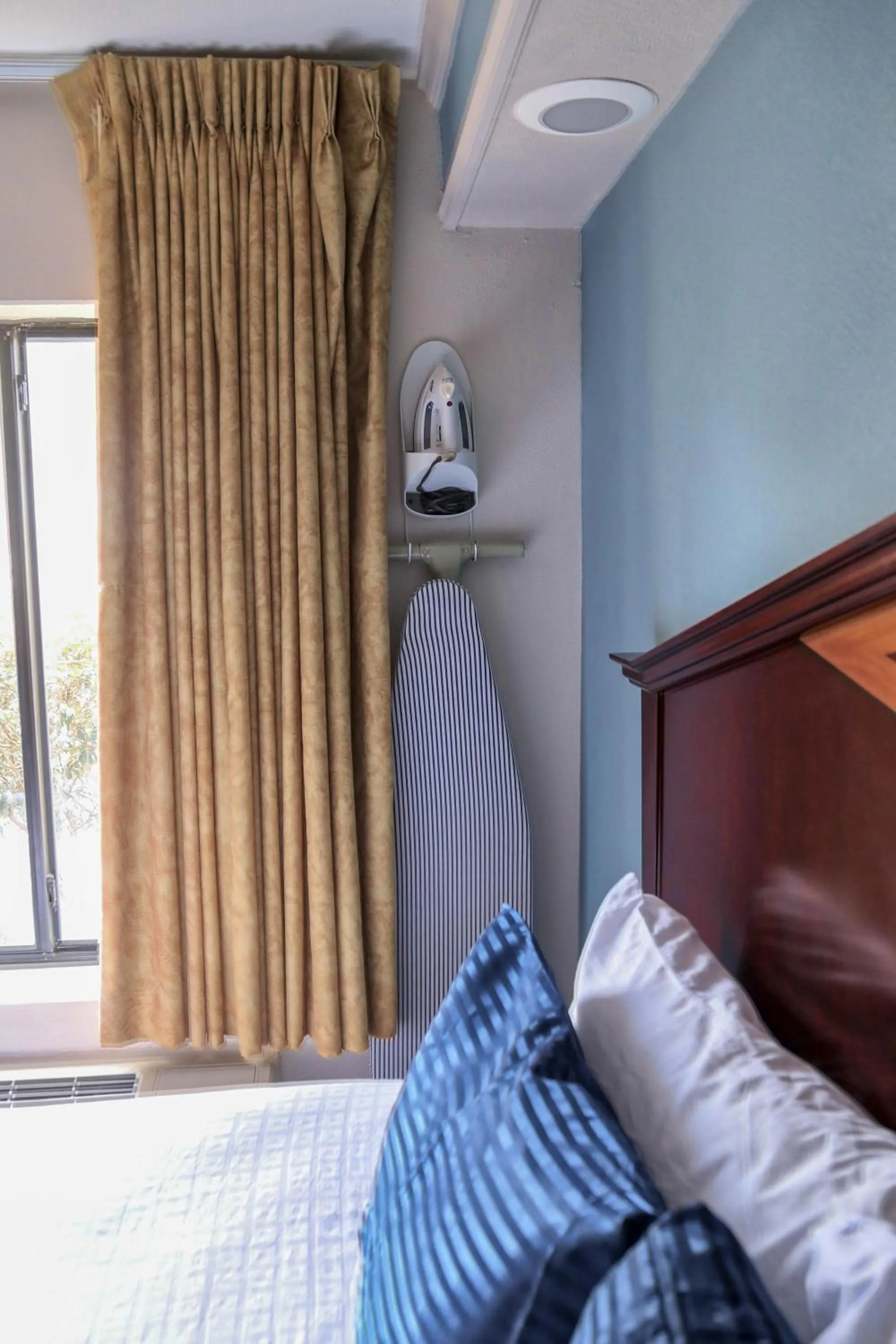 Bed in Destiny Palms Hotel Maingate West