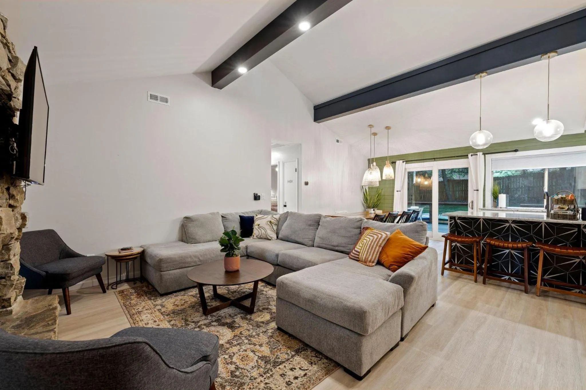 Near Biltmore, Hiking, Breweries W Game Room