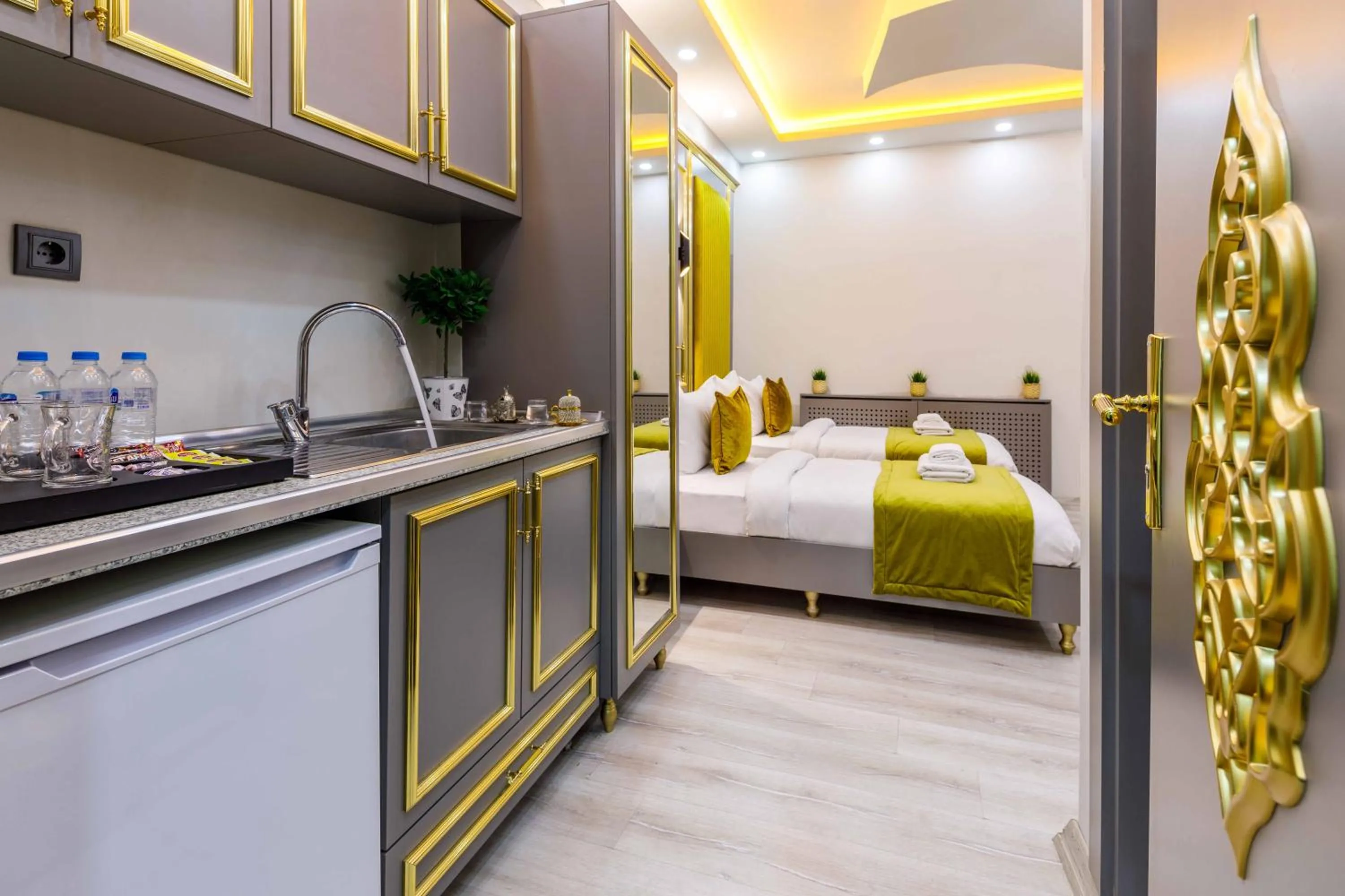 Kitchen or kitchenette, Bed in Santa Rio Taxim