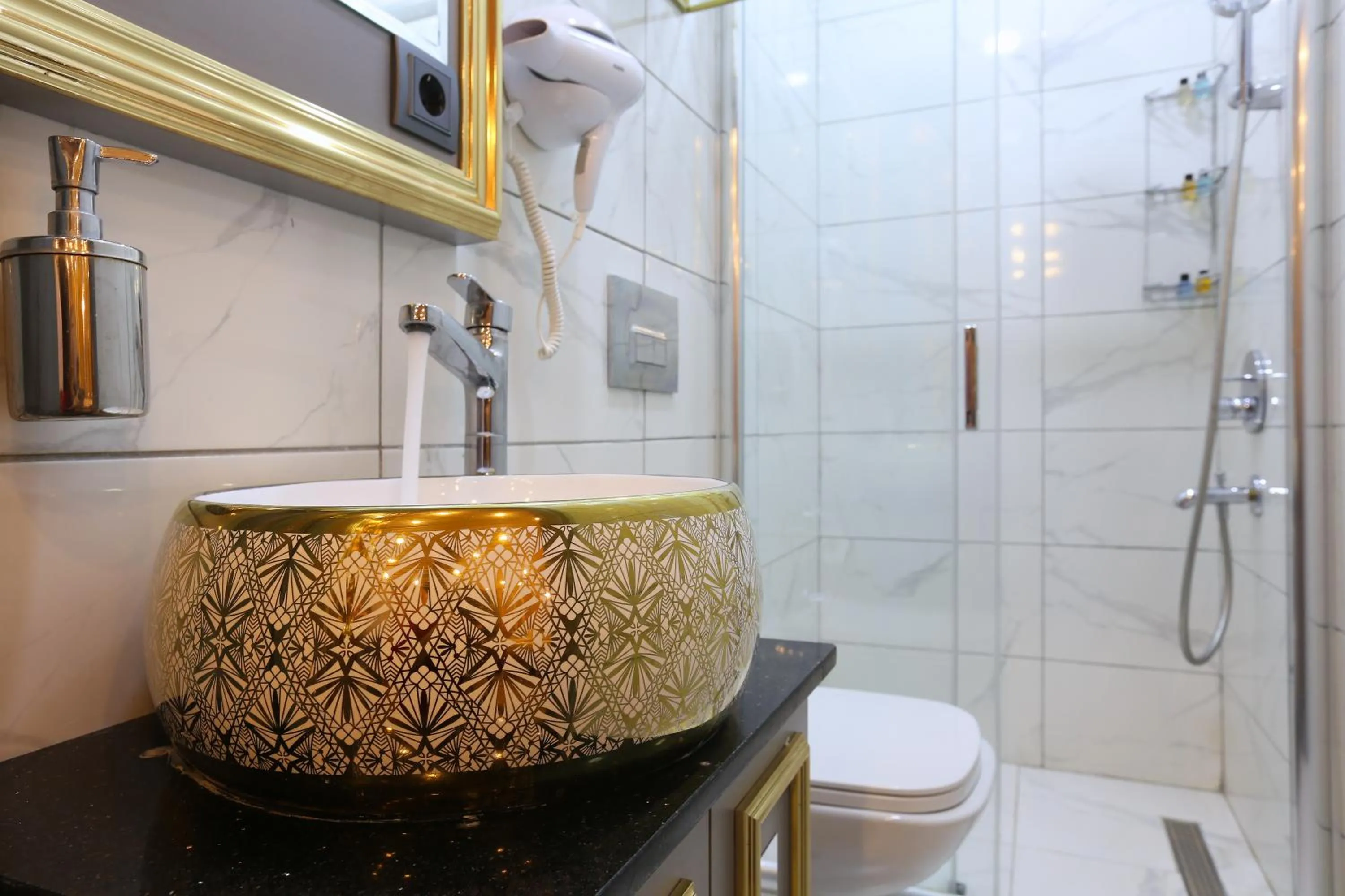 Shower in Santa Rio Taxim