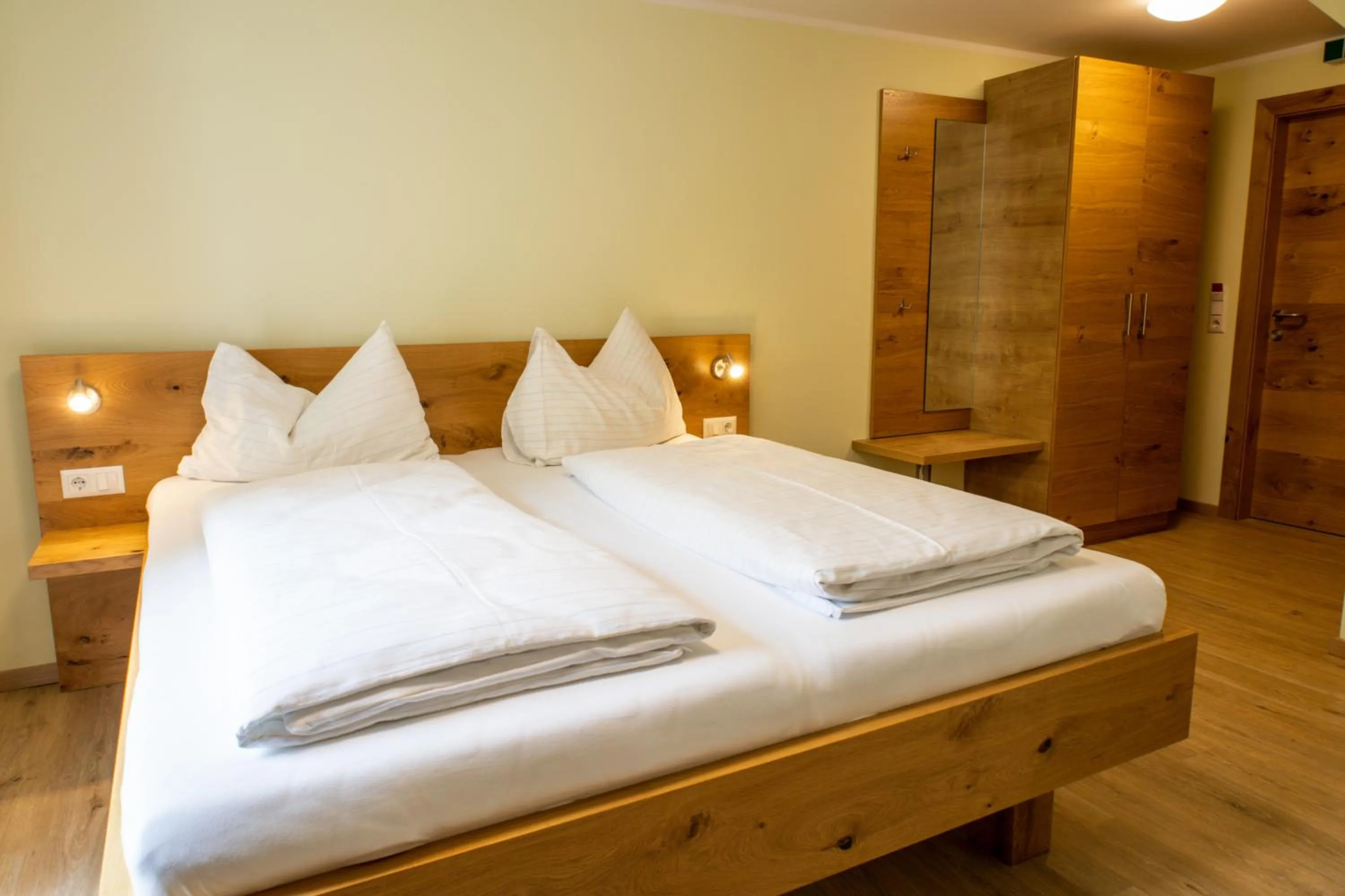 Bed in Gasthof Dreiländereck