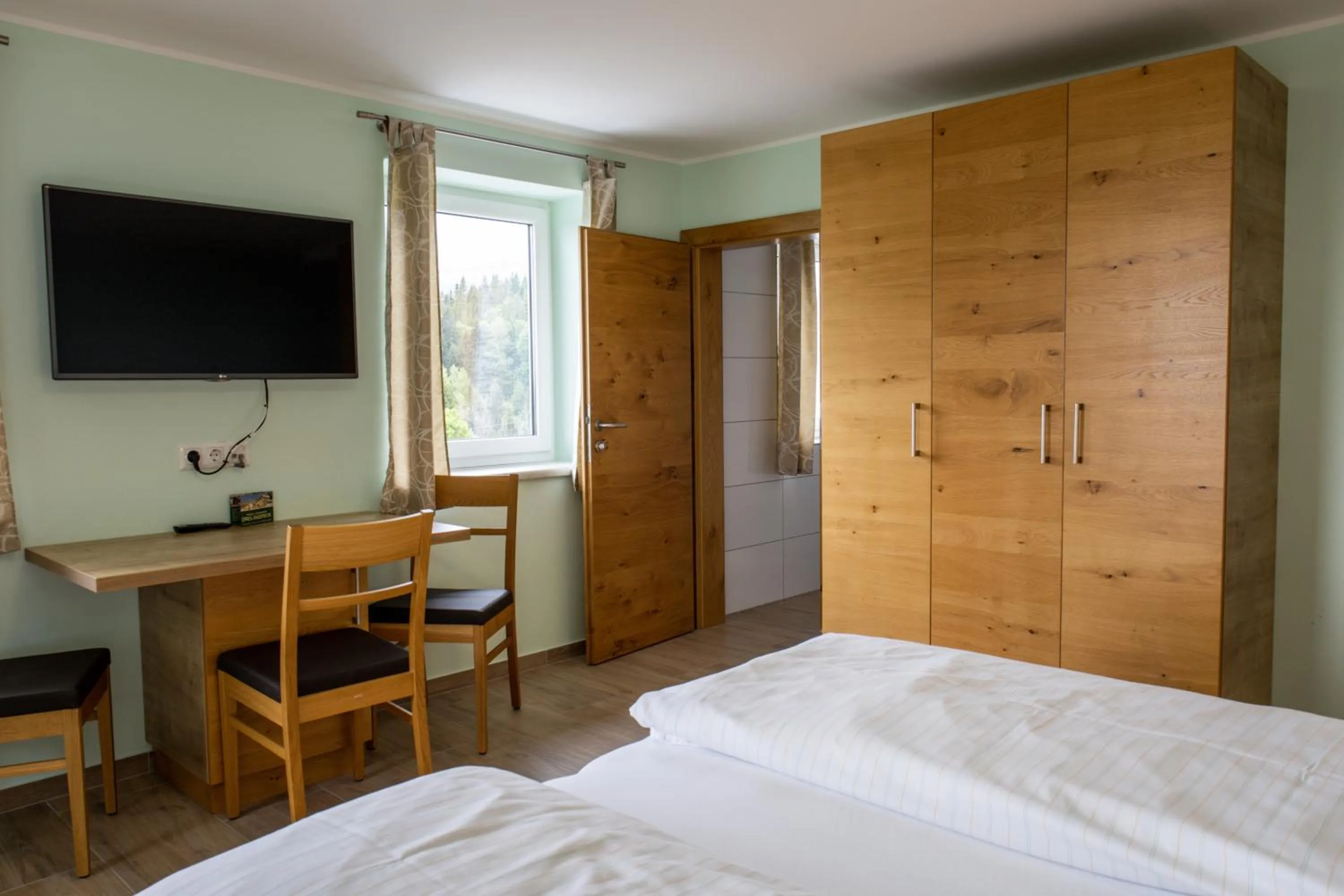 Bed in Gasthof Dreiländereck