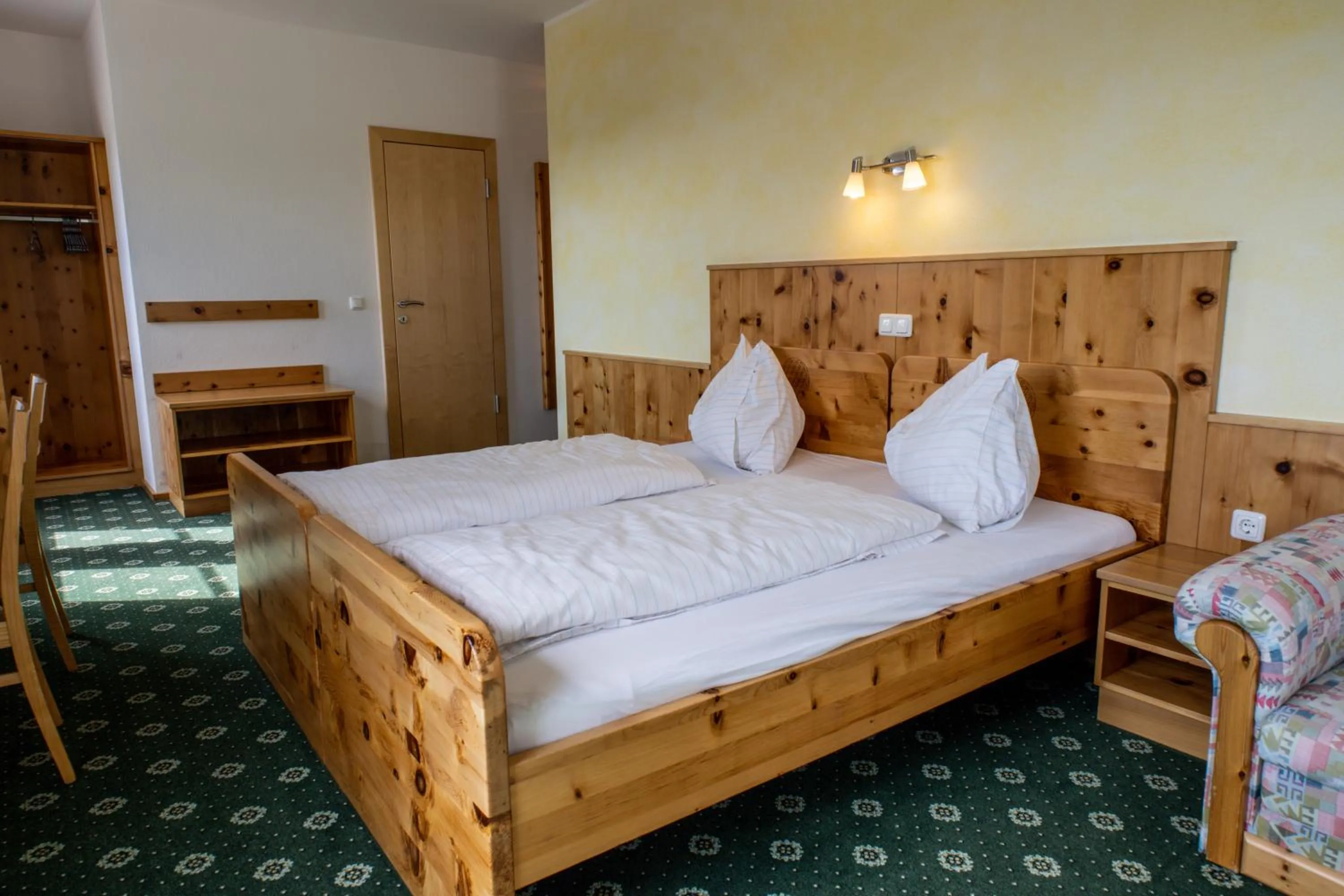 Bed in Gasthof Dreiländereck