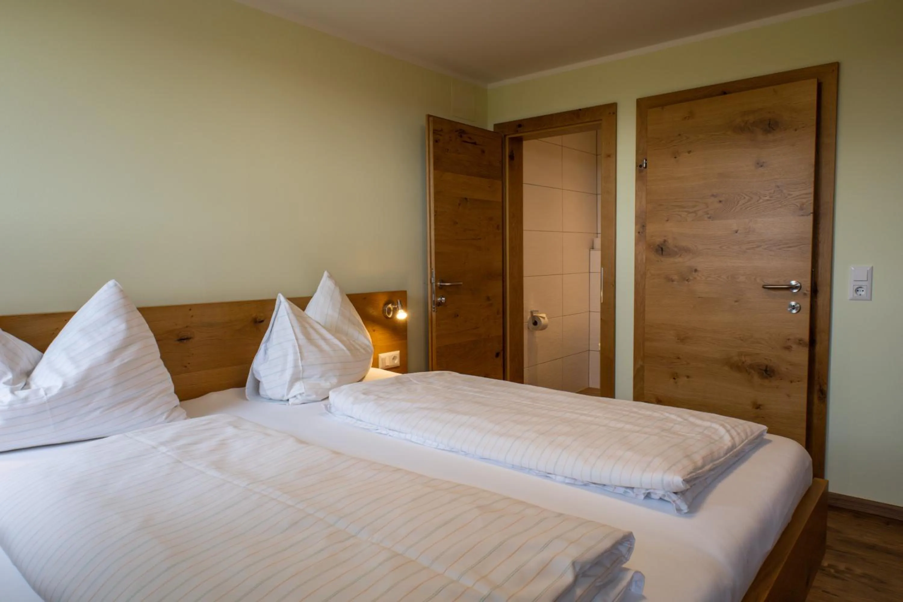 Bed in Gasthof Dreiländereck