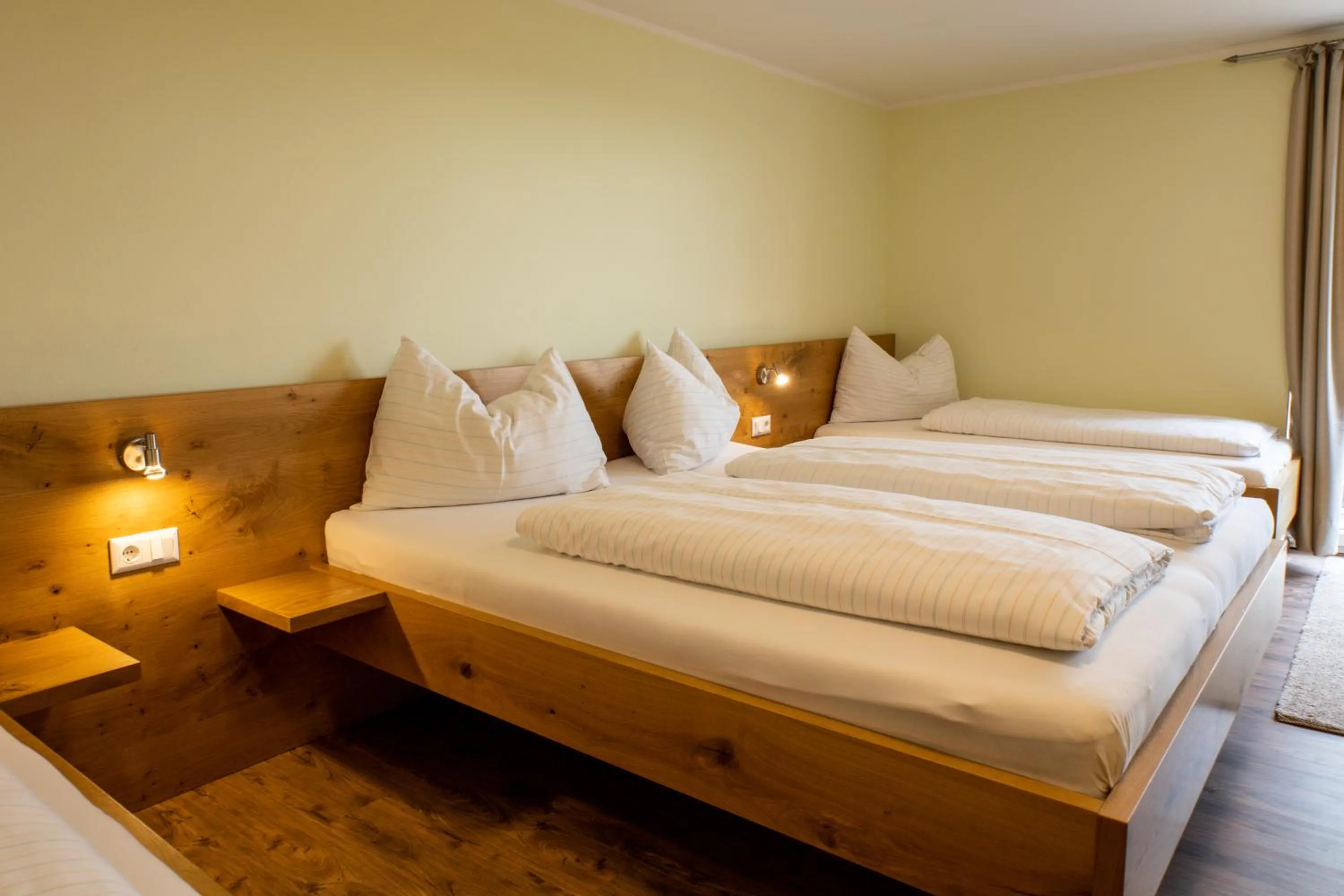 Bed in Gasthof Dreiländereck