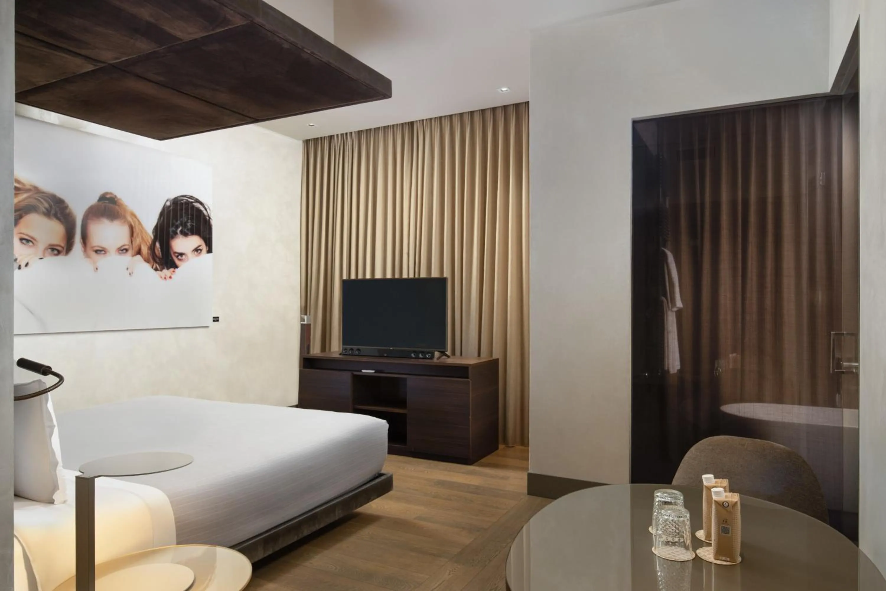 Bed in ME Milan Il Duca