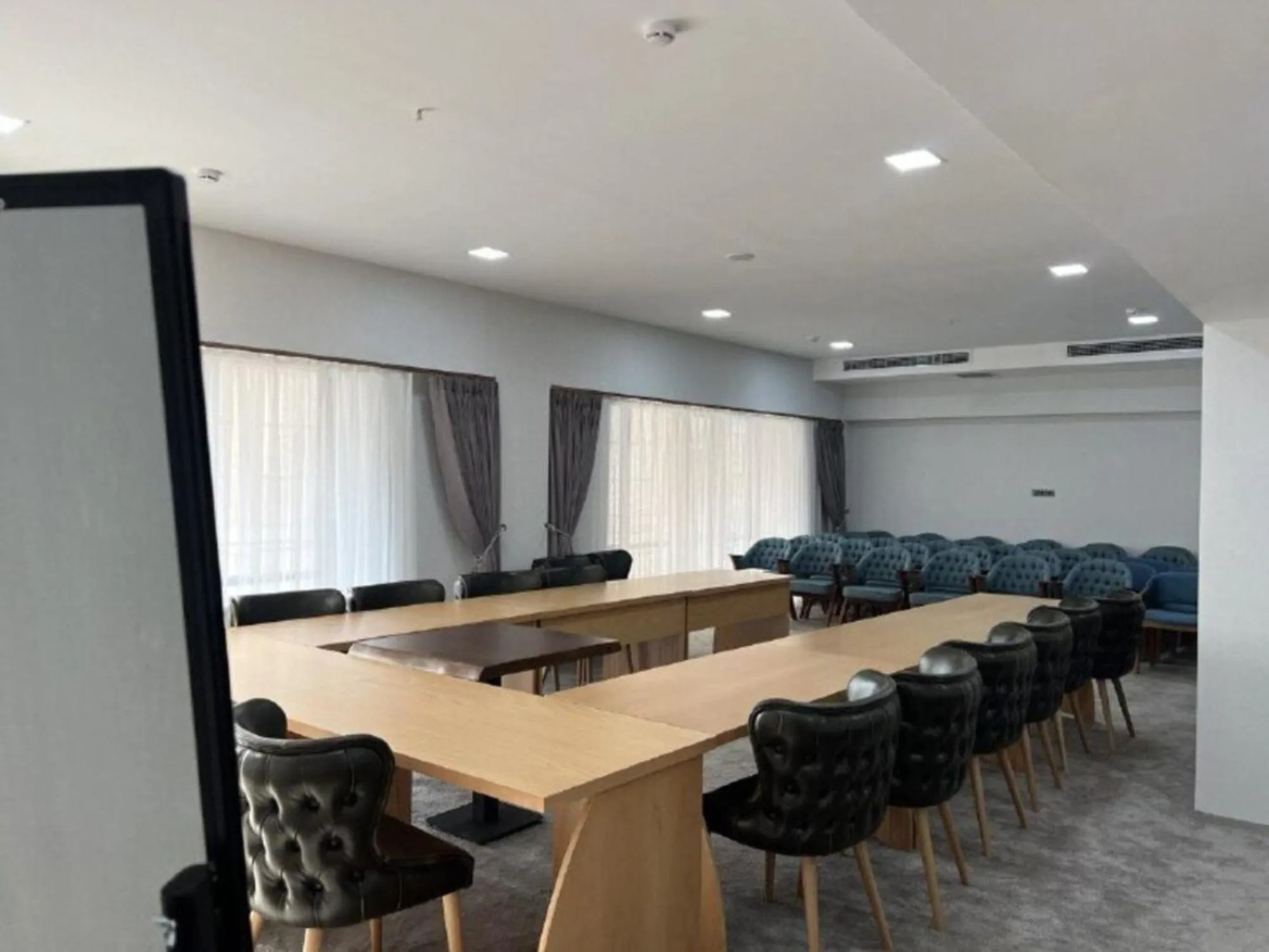 Meeting/conference room in Asli Makon Hotel