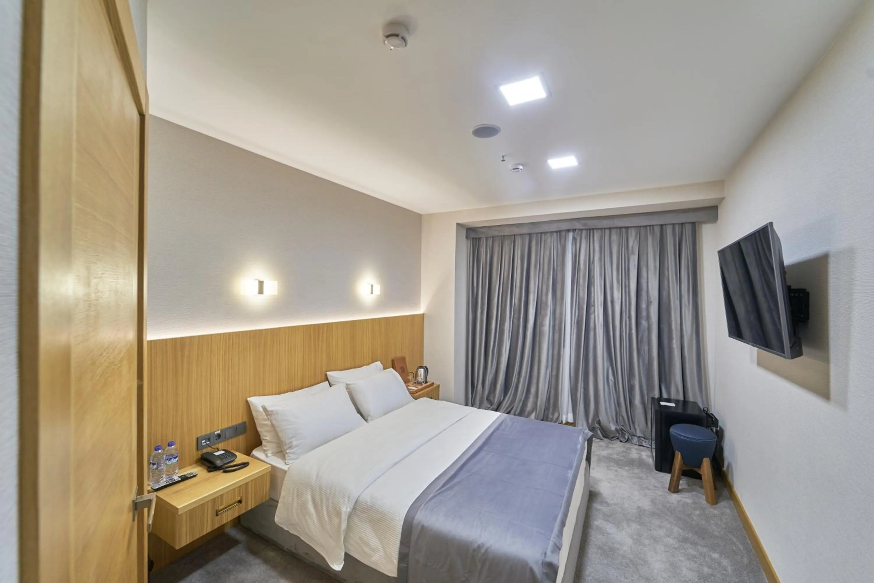 Photo of the whole room in Asli Makon Hotel