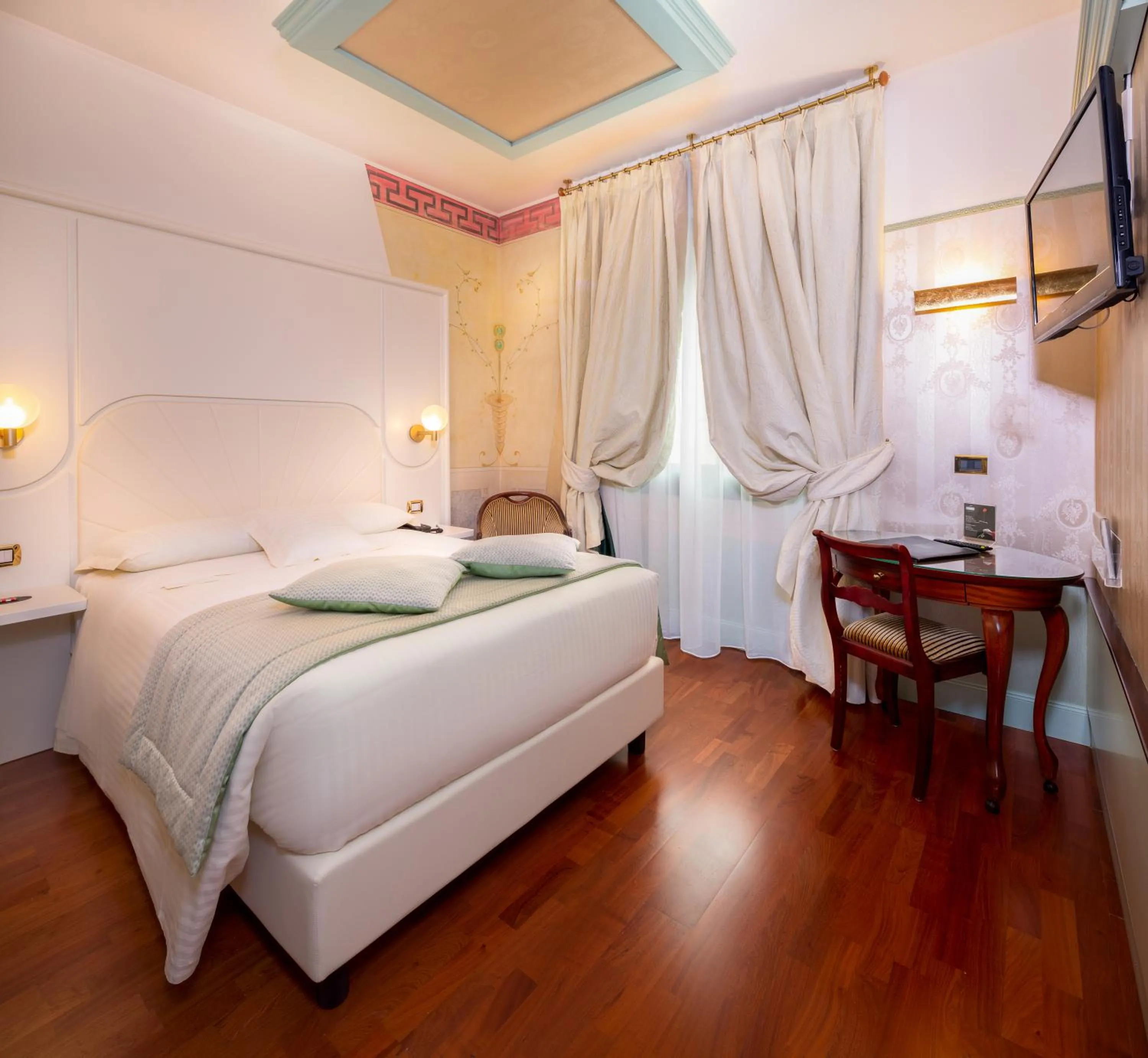 Photo of the whole room, Bed in c-hotels Rubens