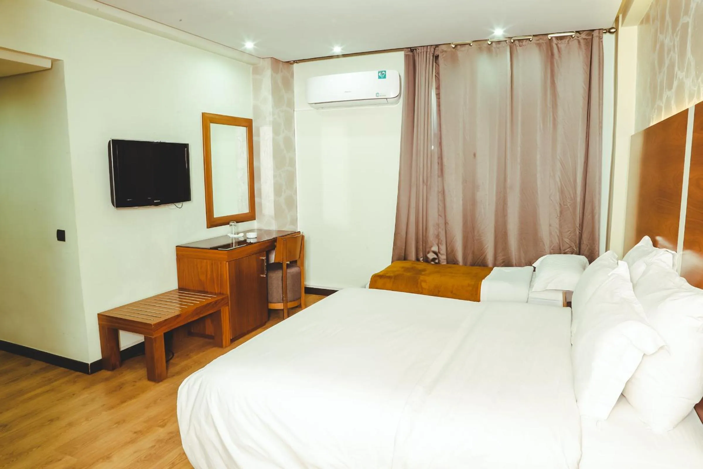 Bed in Hotel Perce Neige