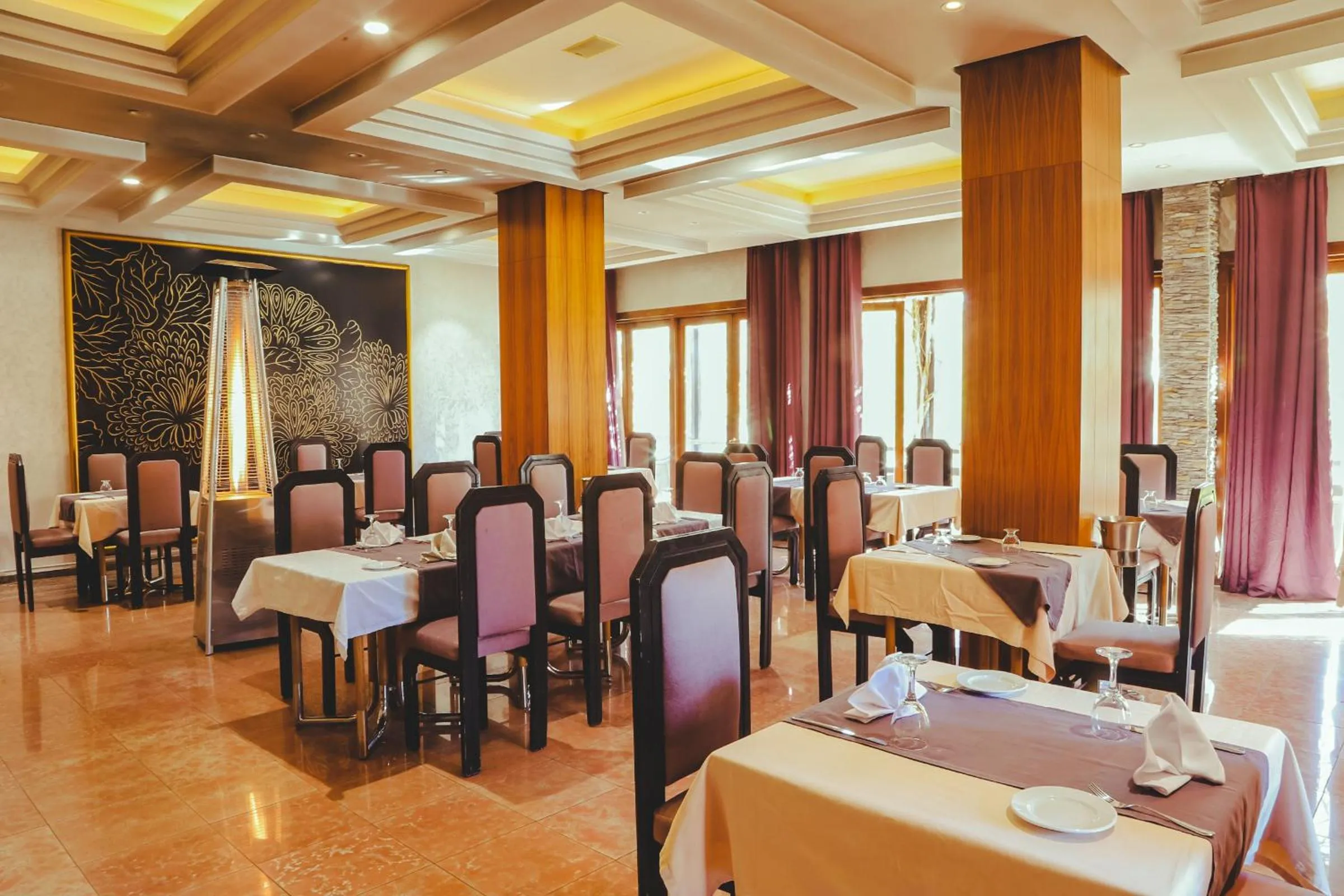 Restaurant/places to eat in Hotel Perce Neige