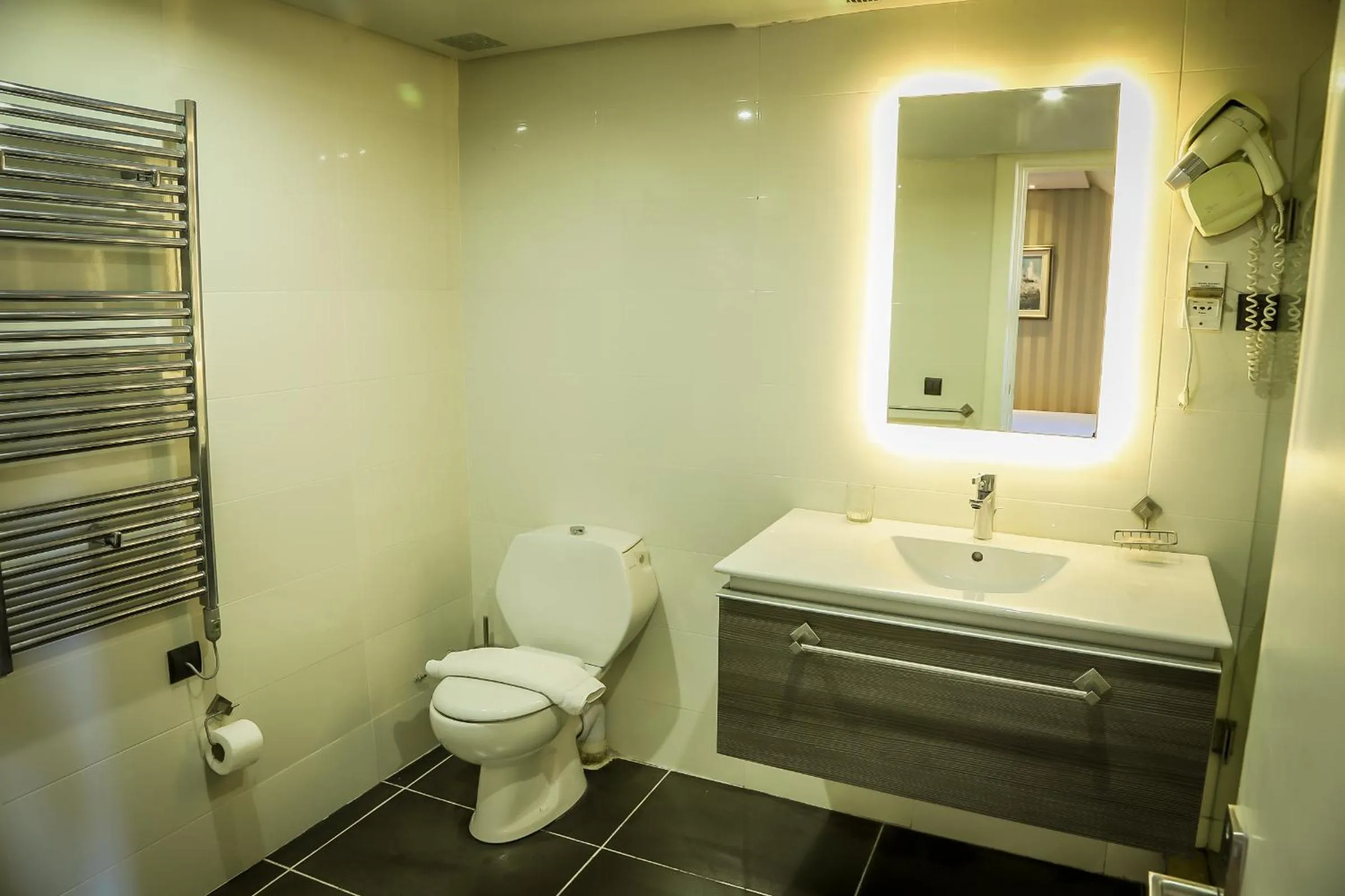 Shower in Hotel Perce Neige