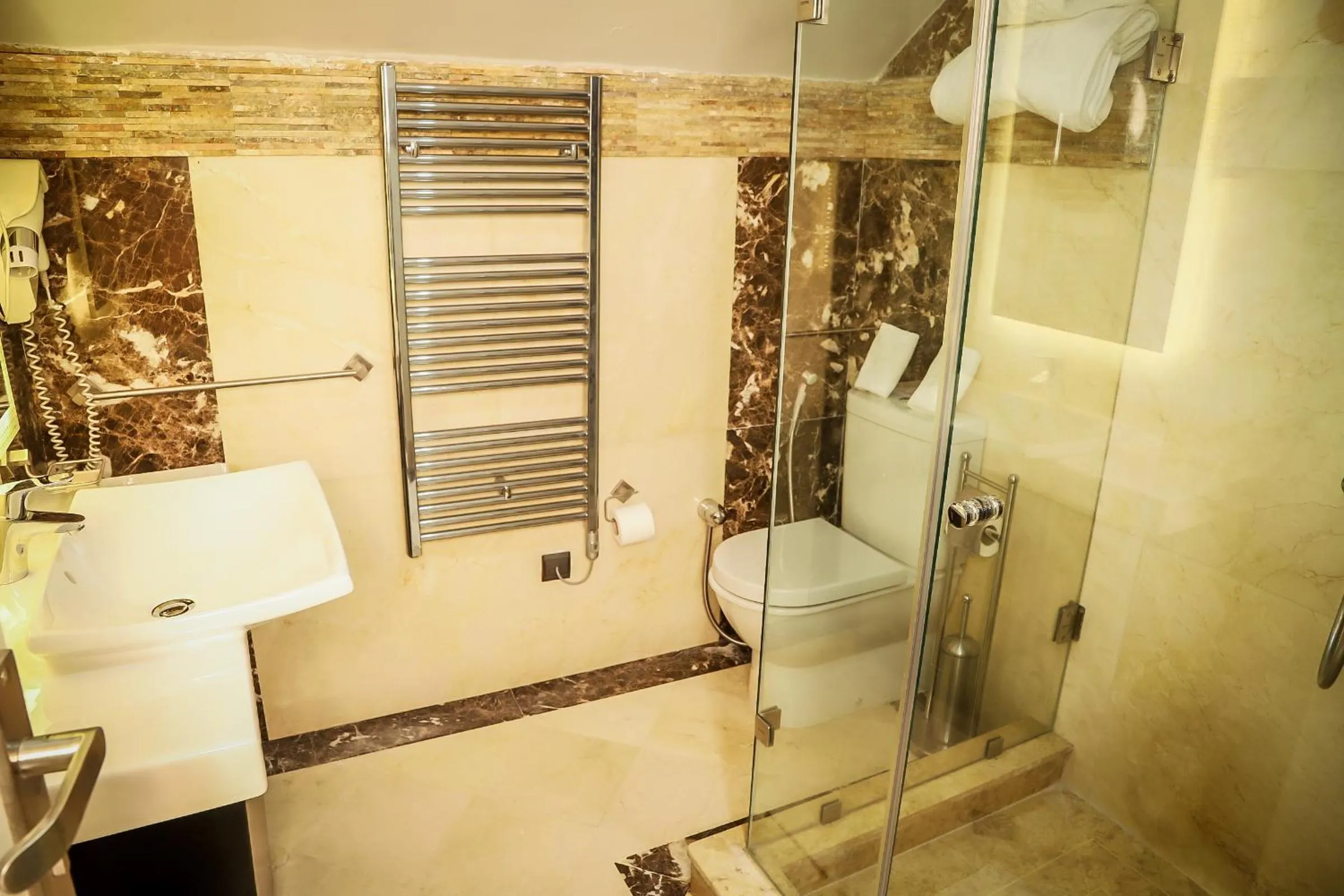 Bathroom in Hotel Perce Neige