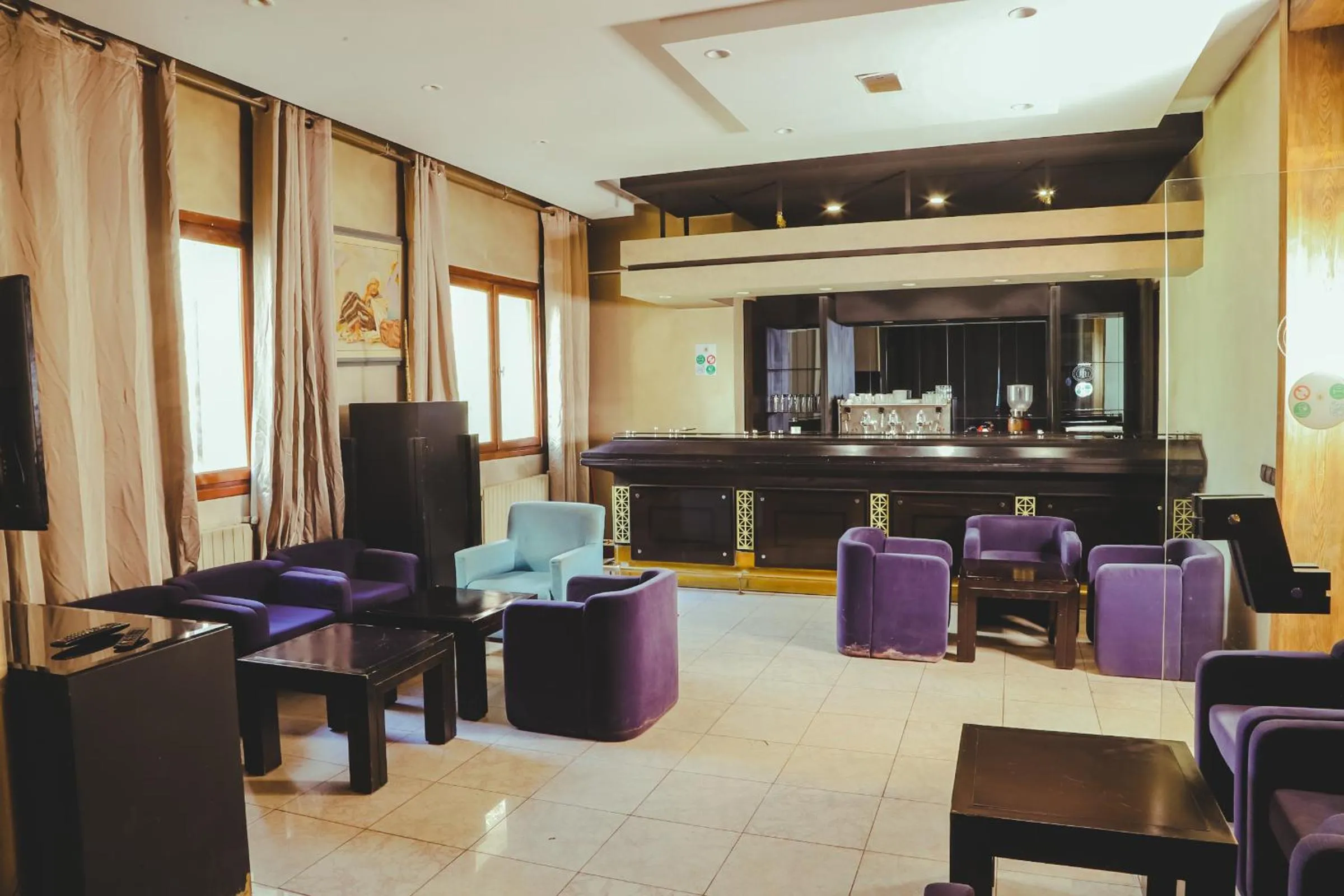 Lounge or bar in Hotel Perce Neige