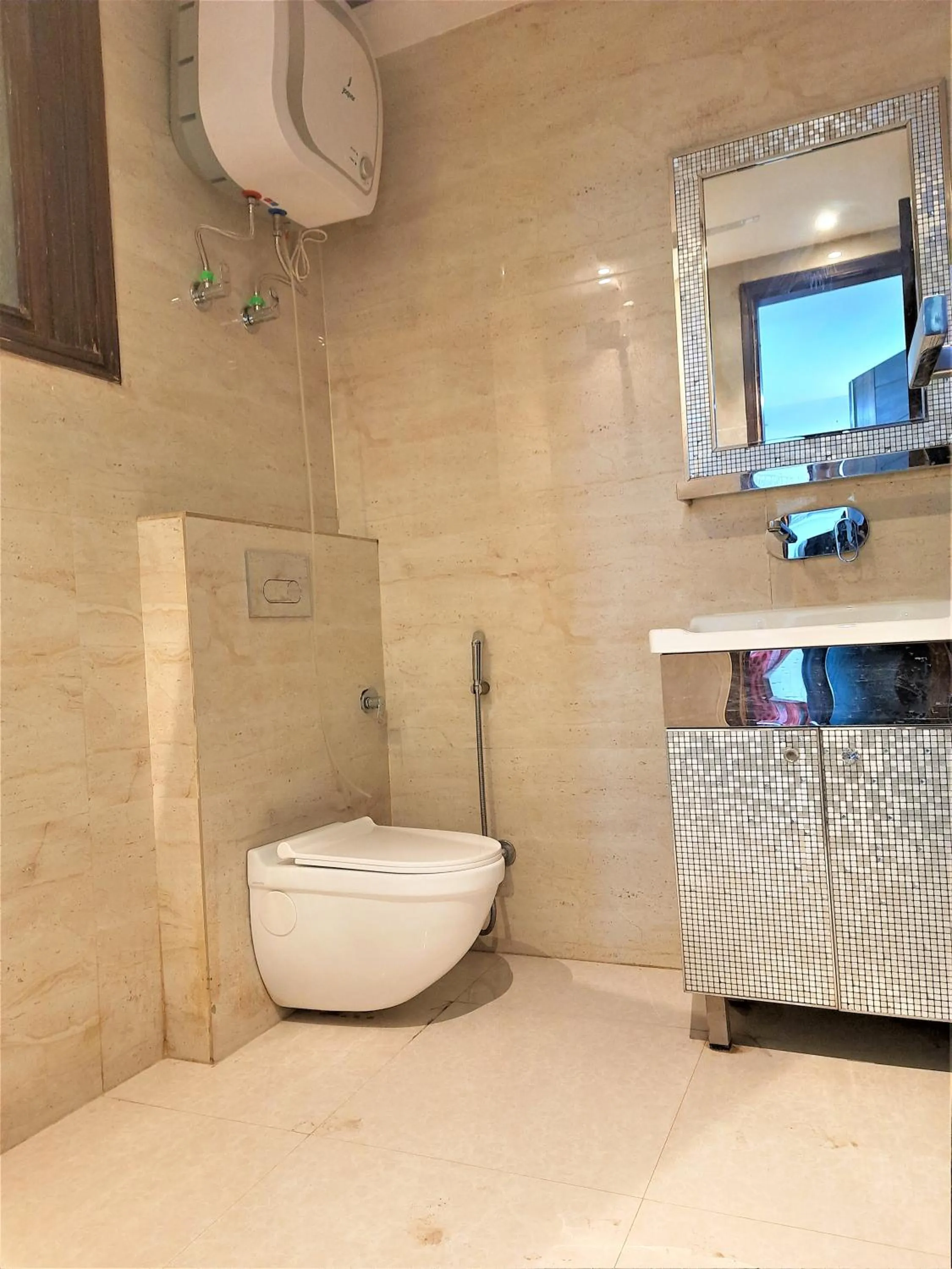 Bathroom in Hotel Le Heritage , Nizamudin Railway Station