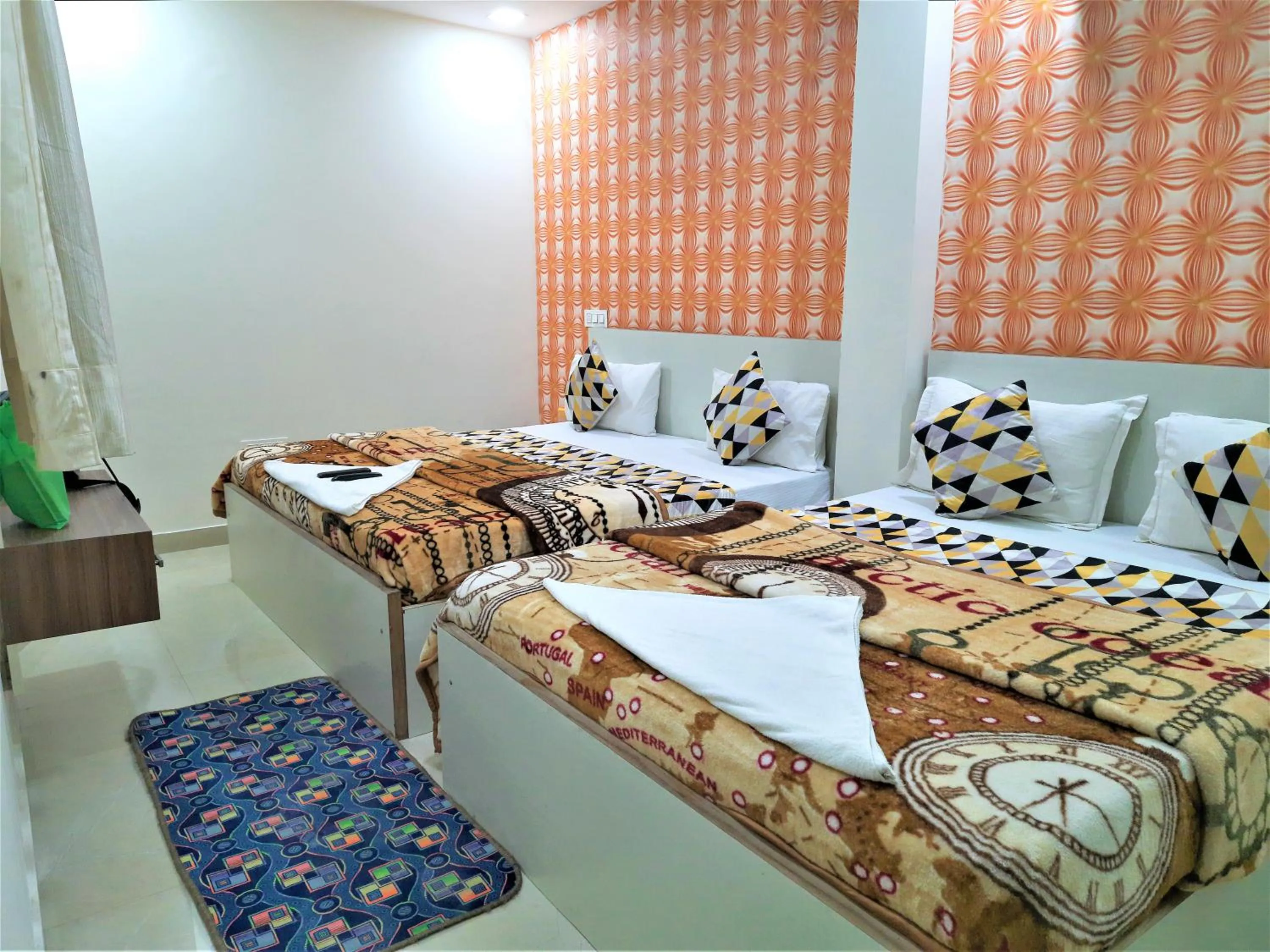 Bedroom, Bed in Hotel Le Heritage , Nizamudin Railway Station