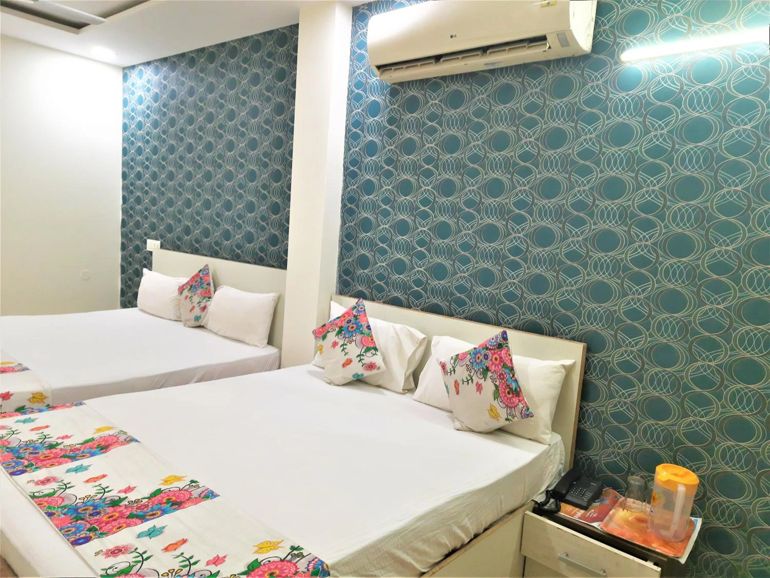 Bedroom, Bed in Hotel Le Heritage , Nizamudin Railway Station