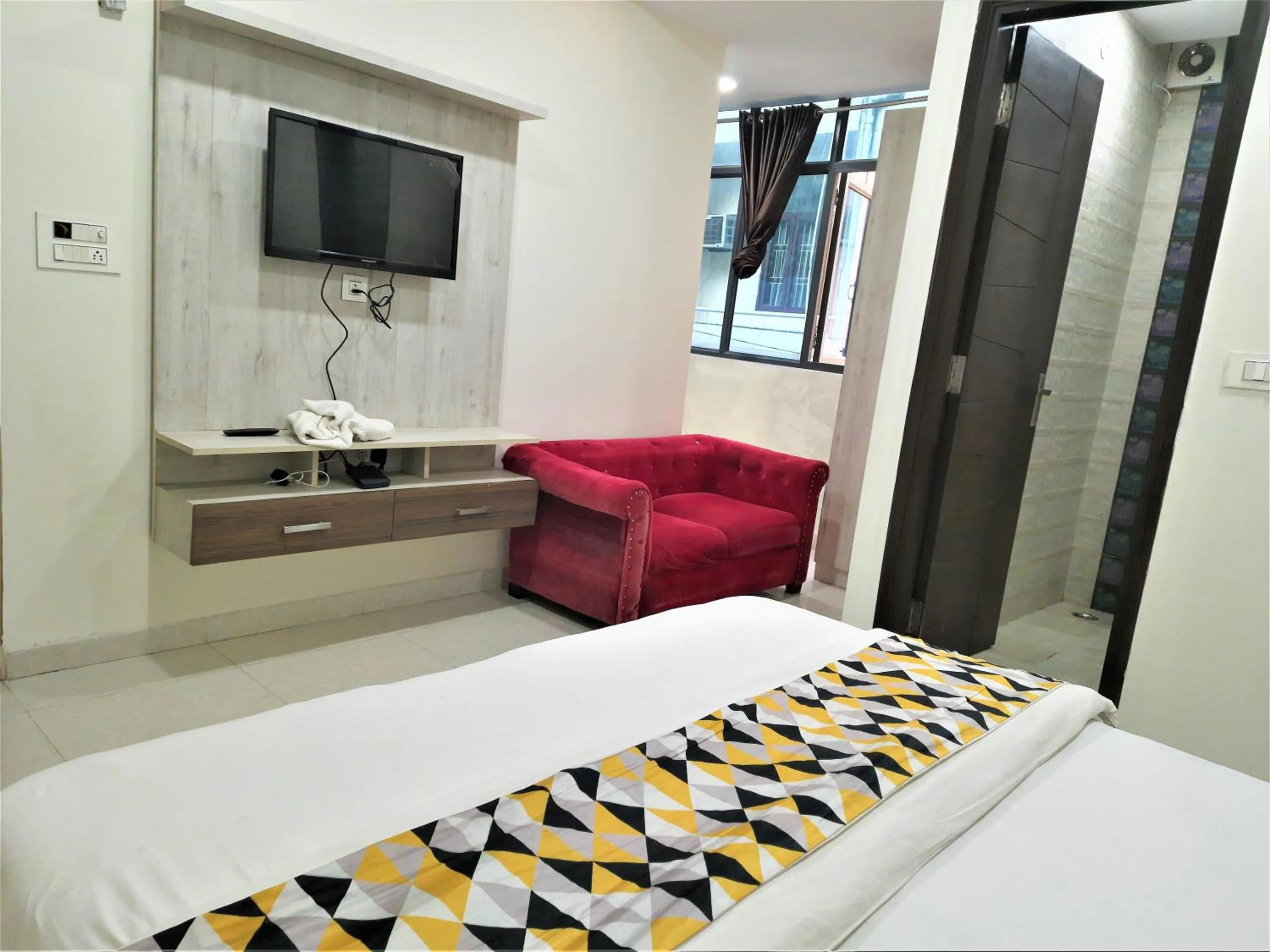 TV and multimedia, Bed in Hotel Le Heritage , Nizamudin Railway Station