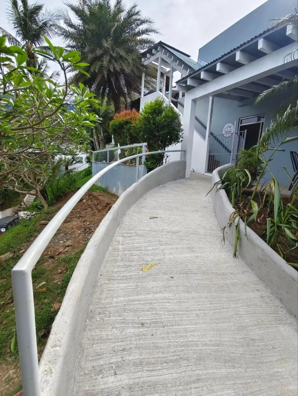 Facade/entrance in AV Suites