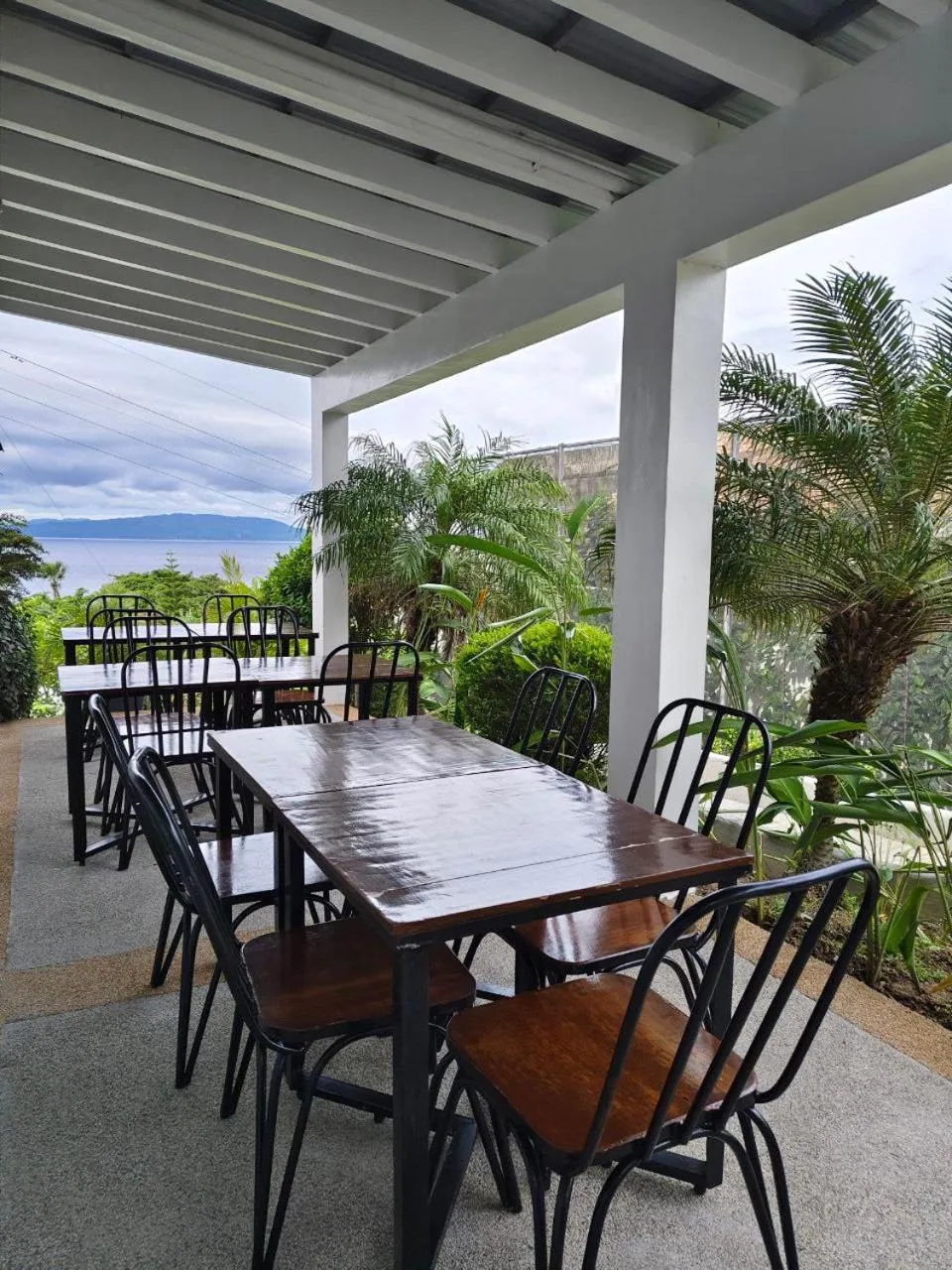 Restaurant/places to eat in AV Suites