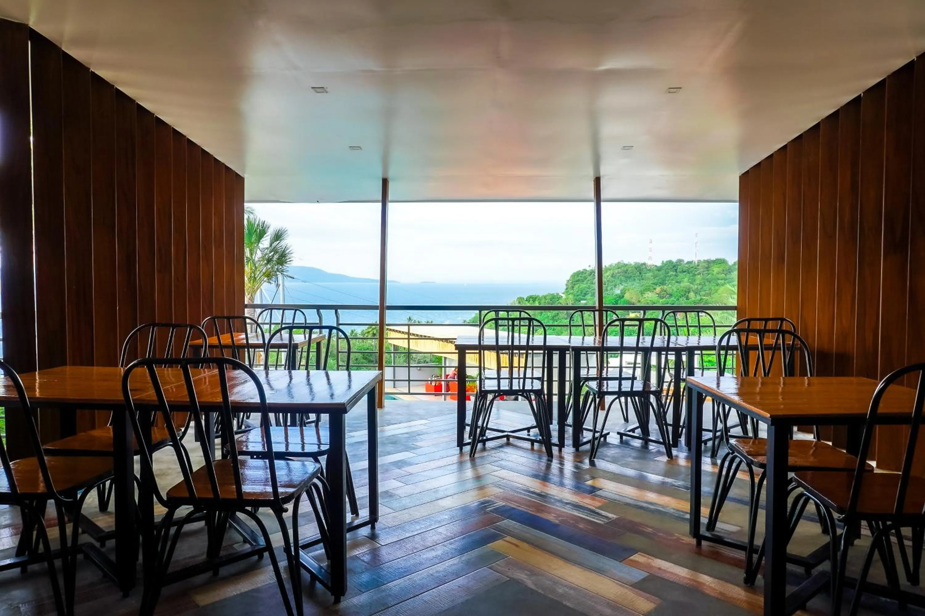 Restaurant/places to eat in AV Suites