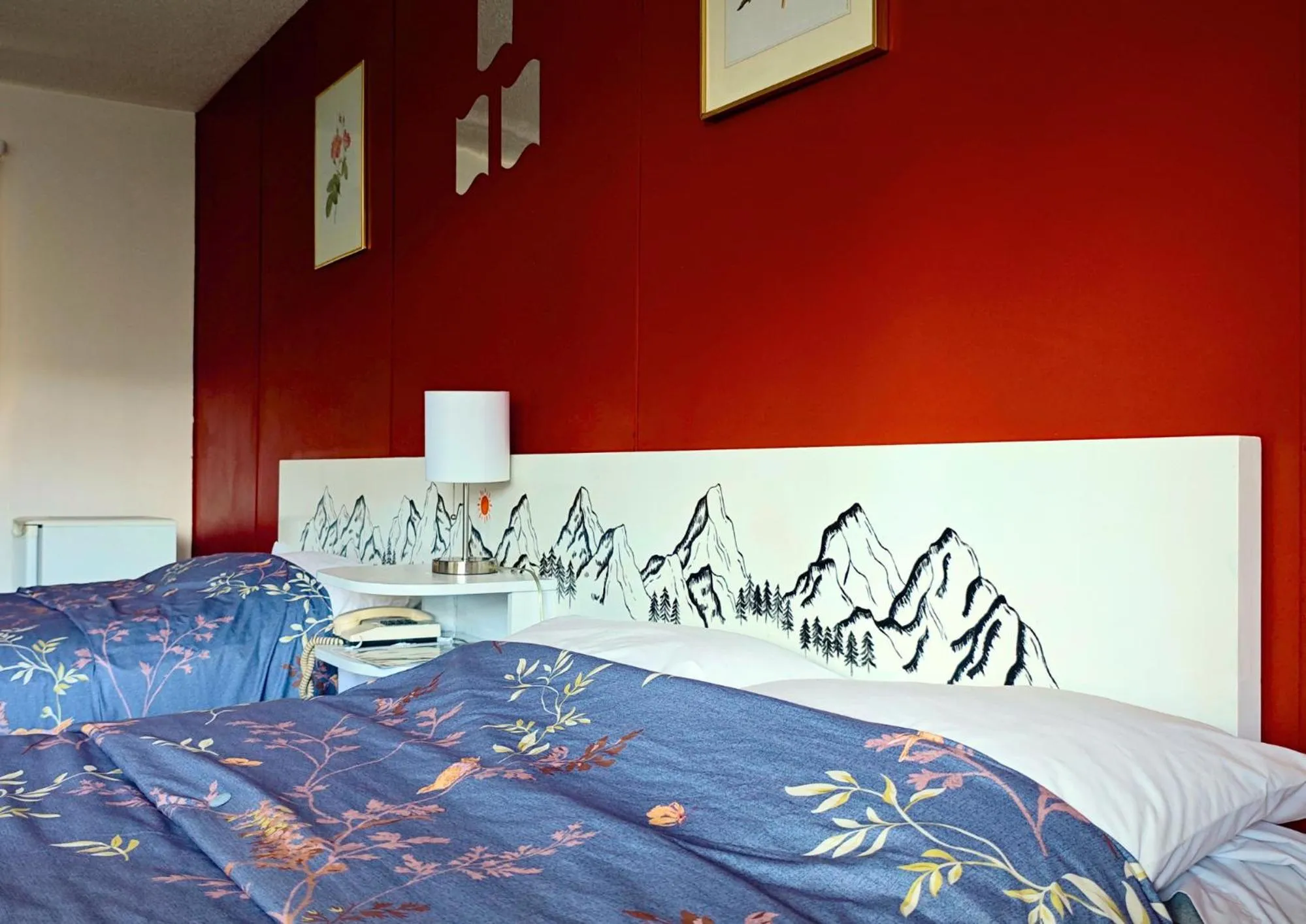 Bed in Cozy Corner Motel & Restaurant