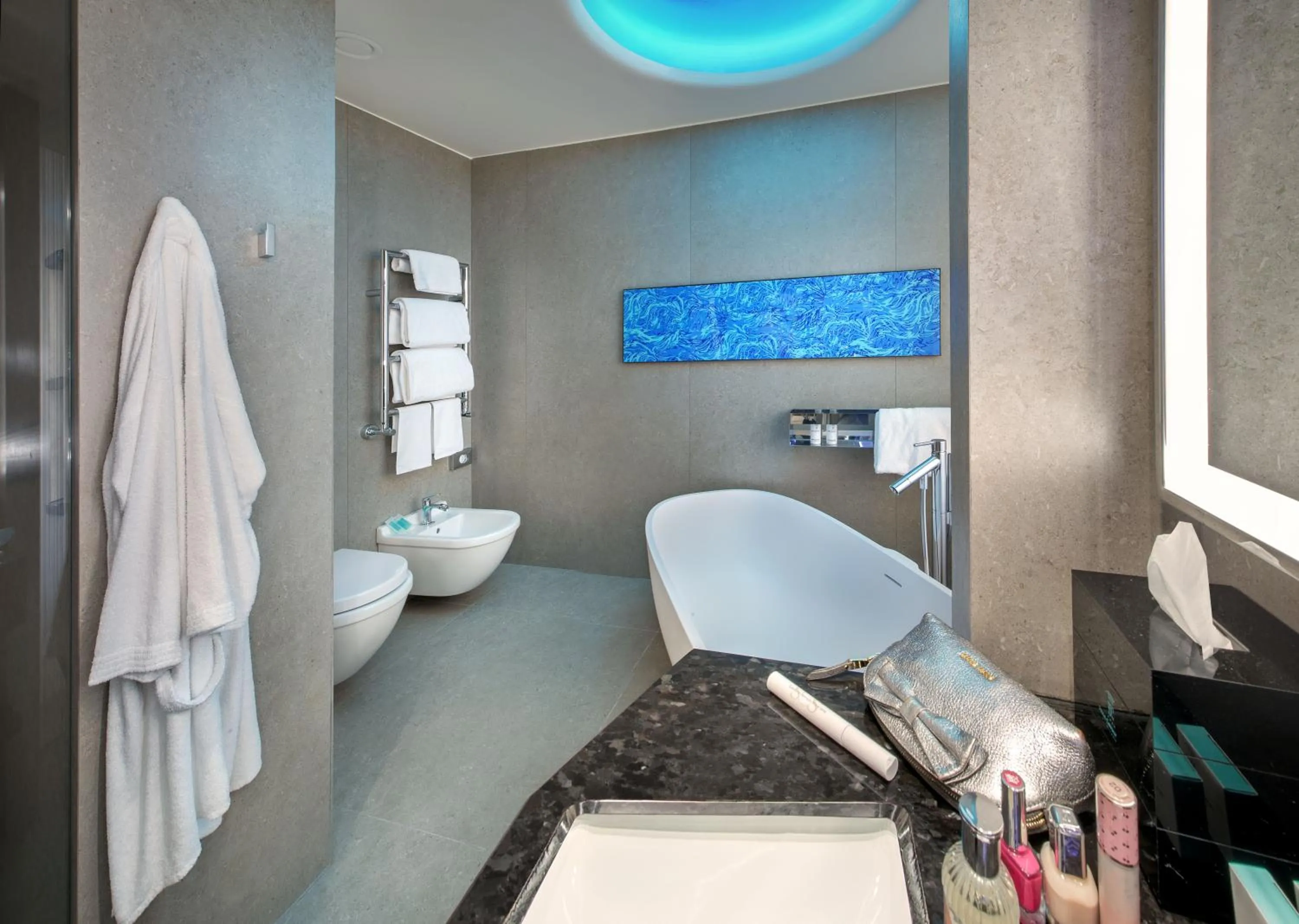 Toilet in Hotel Cavour