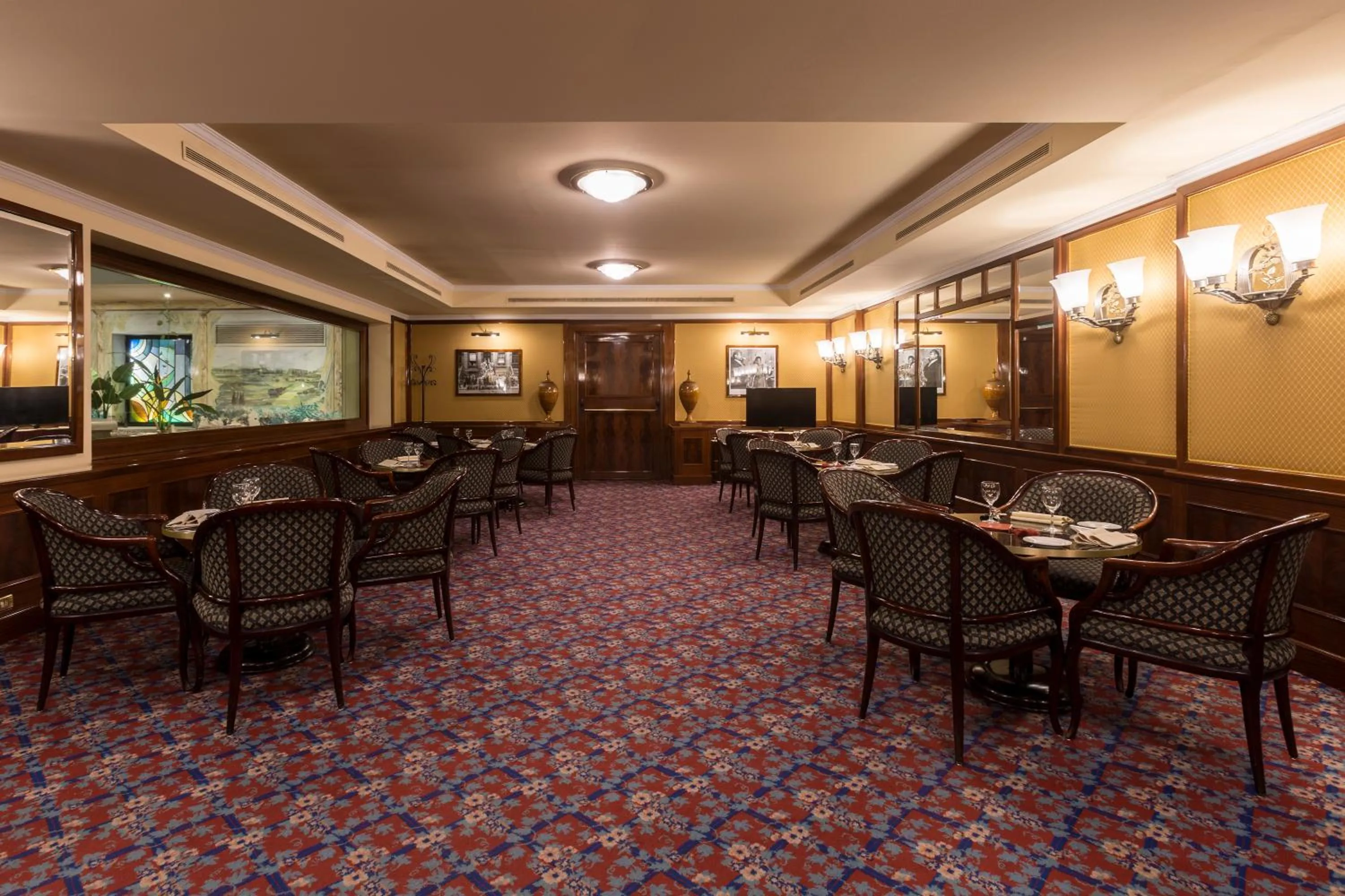 Communal lounge/ TV room in Doria Grand Hotel