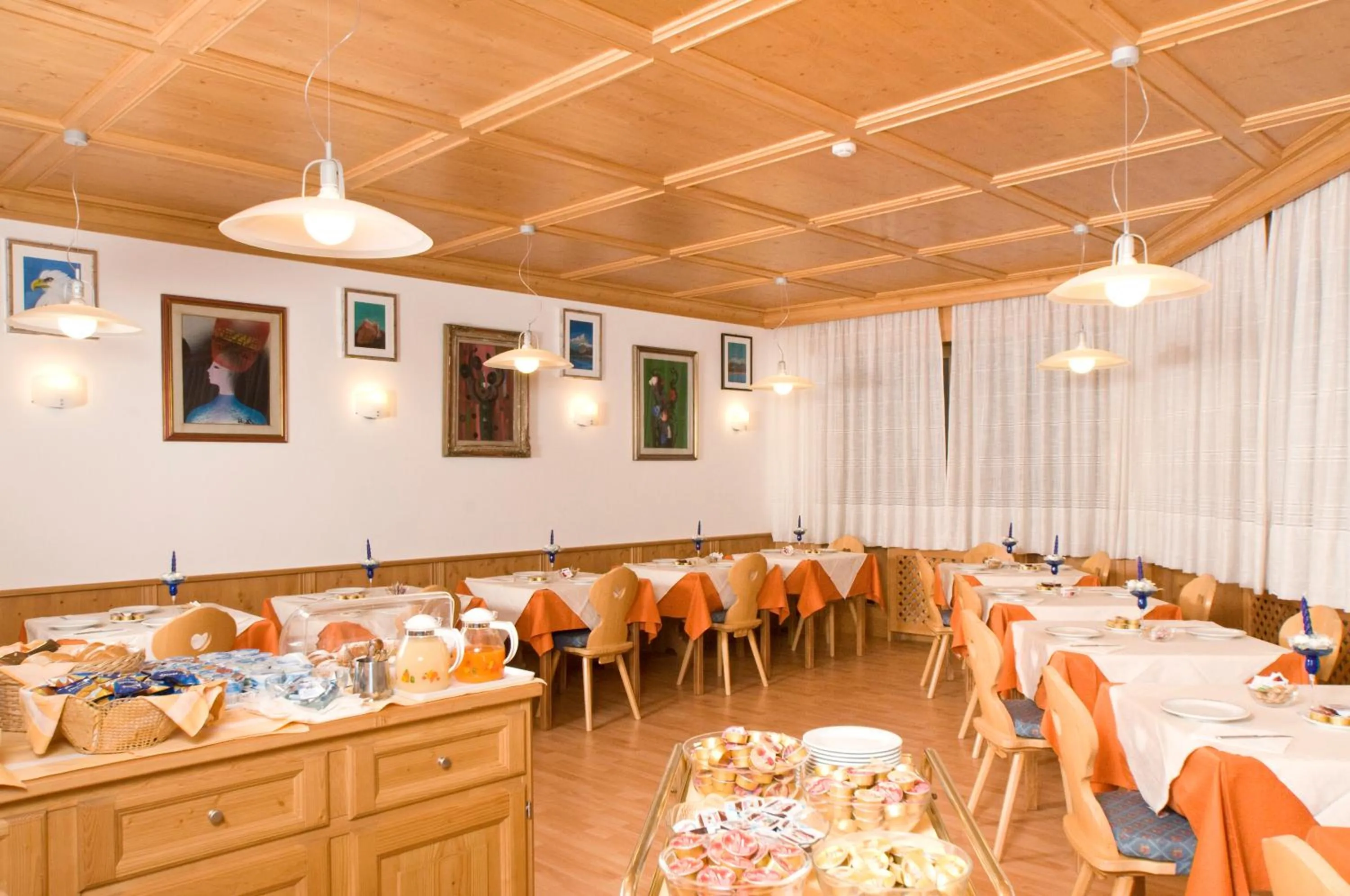 Restaurant/places to eat in Albergo Antelao