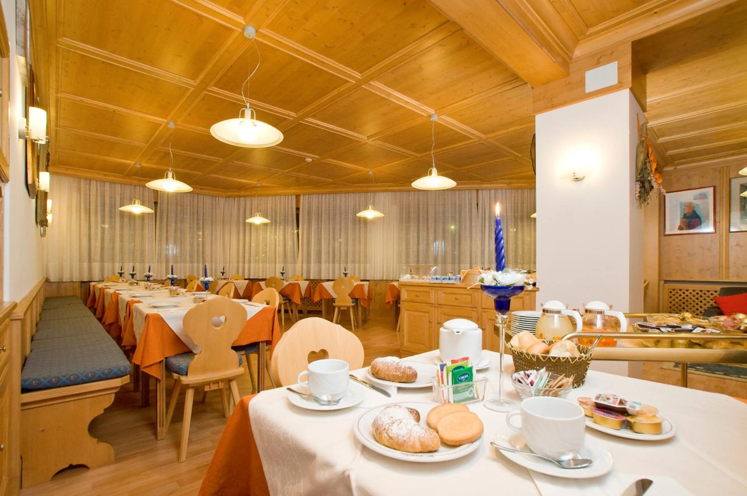 Restaurant/places to eat in Albergo Antelao