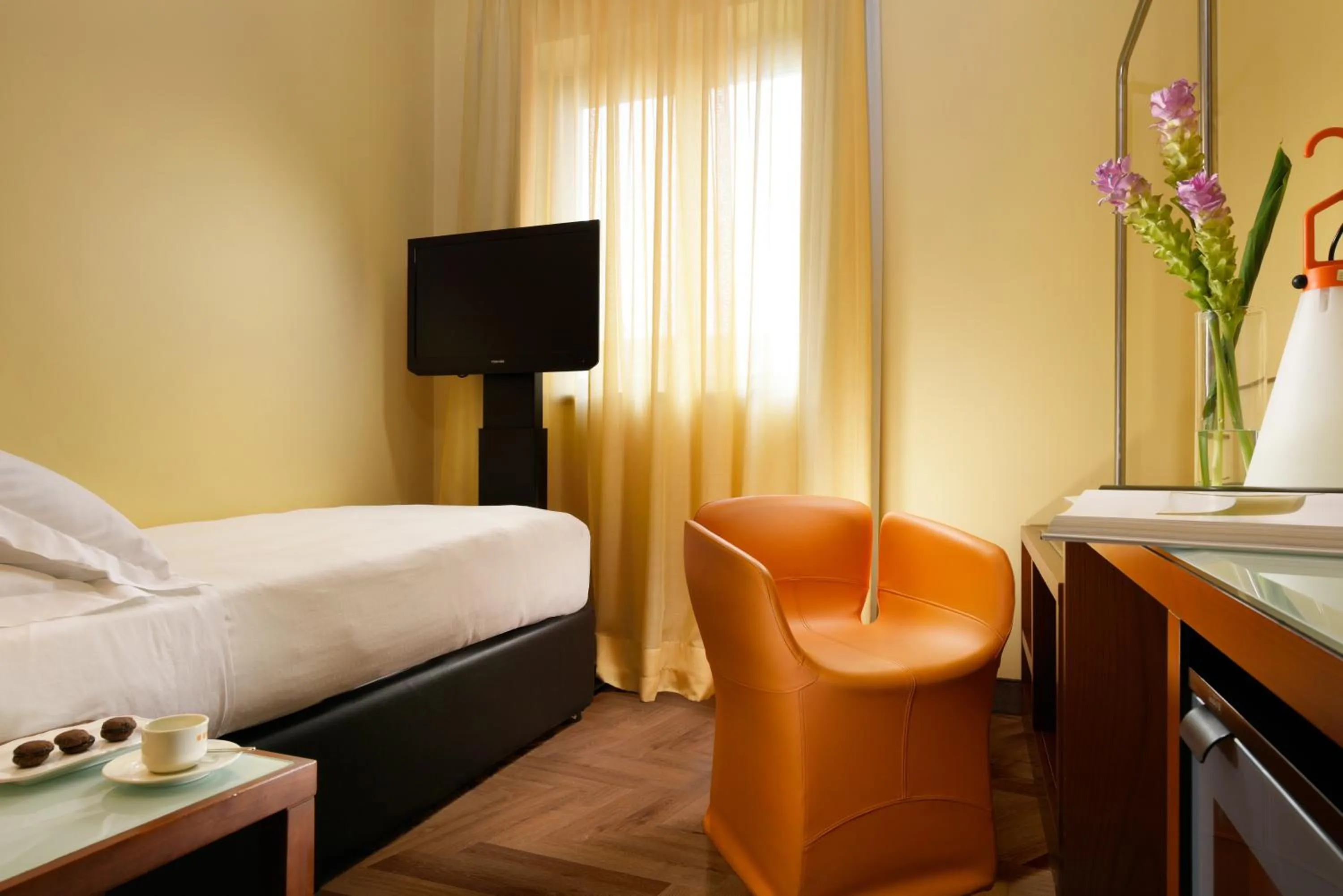 Bedroom, Bed in UNA Hotels Mediterraneo Milano