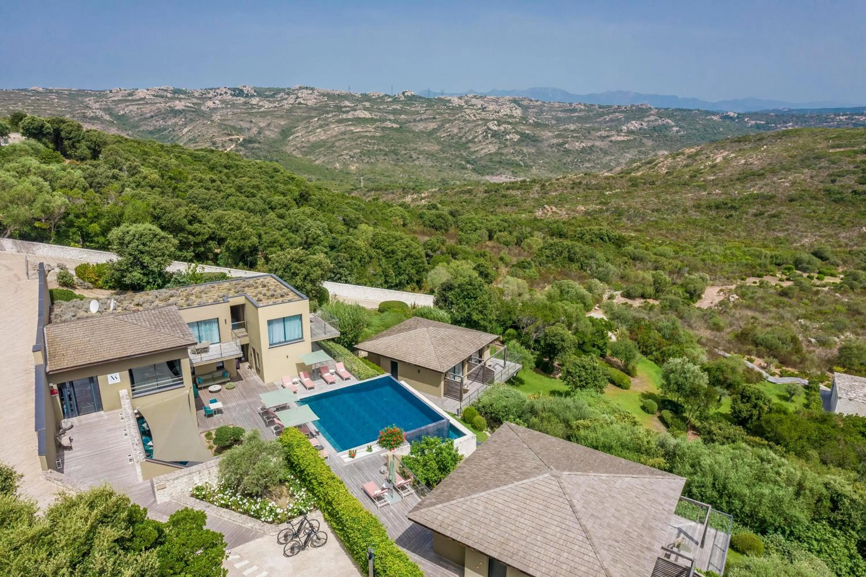 Property building in Hôtel Version Maquis Santa Manza