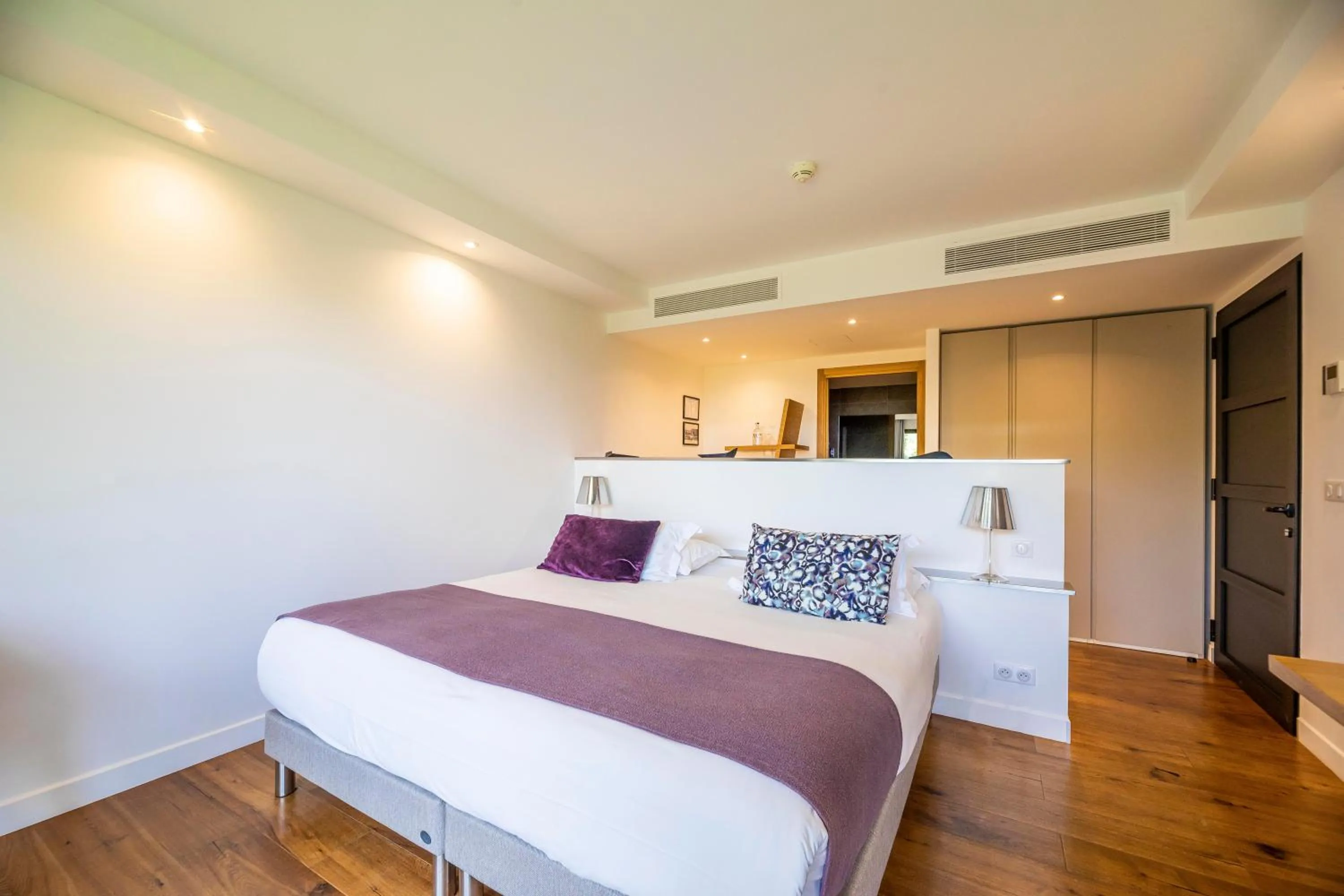 Night, Bed in Hôtel Version Maquis Santa Manza