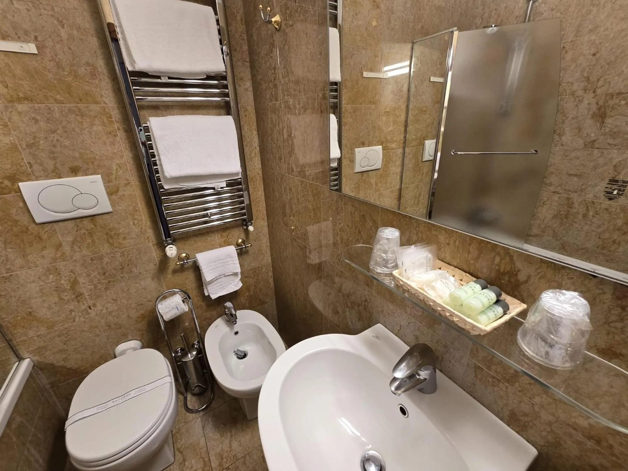 Toilet in Mokinba Hotels Sant'Ambroeus