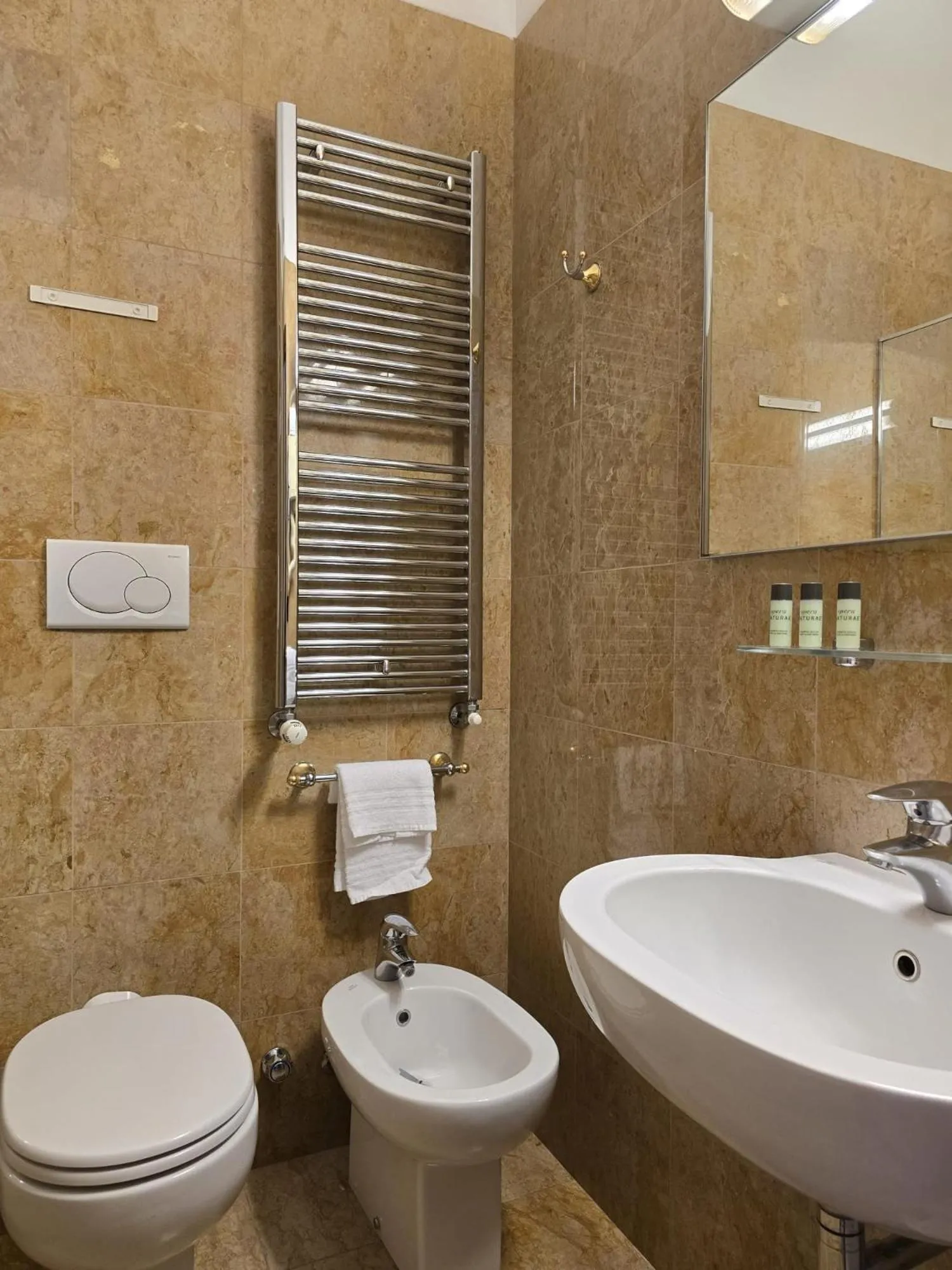 Toilet in Mokinba Hotels Sant'Ambroeus