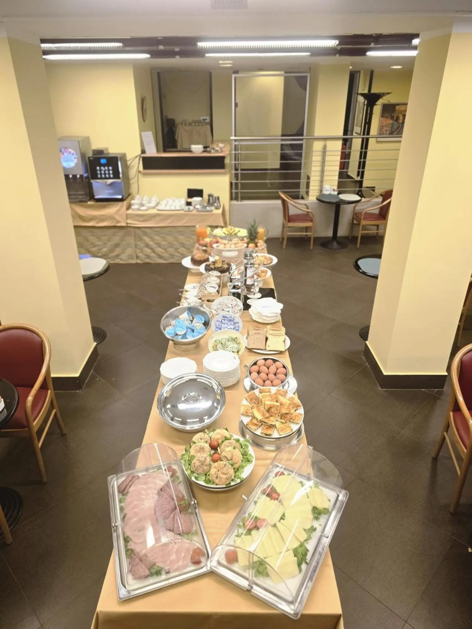 Food and drinks in Mokinba Hotels Sant'Ambroeus