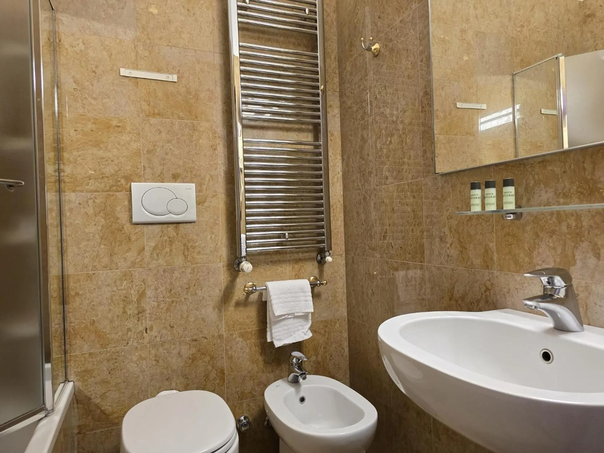 Toilet in Mokinba Hotels Sant'Ambroeus