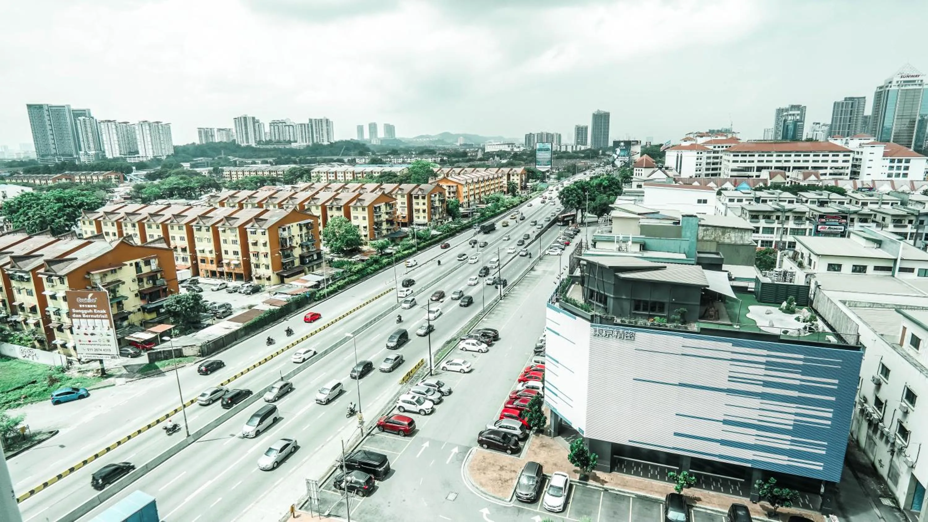 Day in Greenfield Residence Bandar Sunway by Airhost