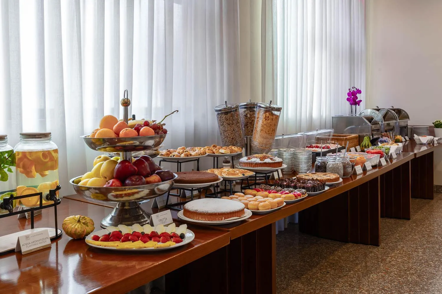 Breakfast in iH Hotels Milano St. John