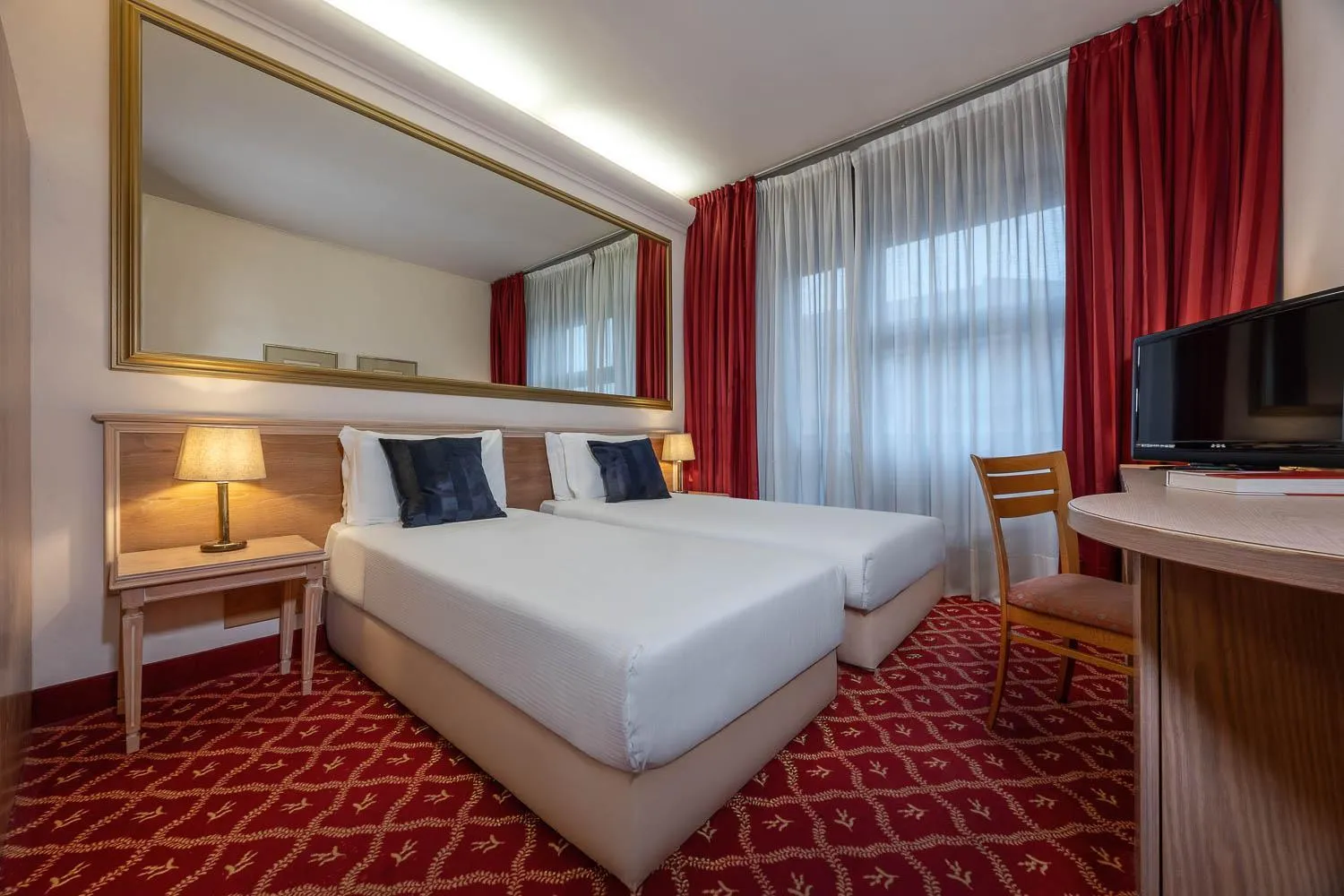 Bed in iH Hotels Milano St. John